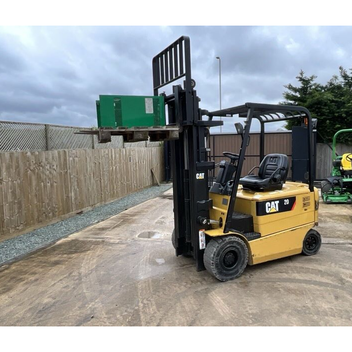 2013 CAT 20 EP20K ELECTRIC BATTERY FORKLIFT TRUCK - CONTAINER SPEC - 2249 HOURS