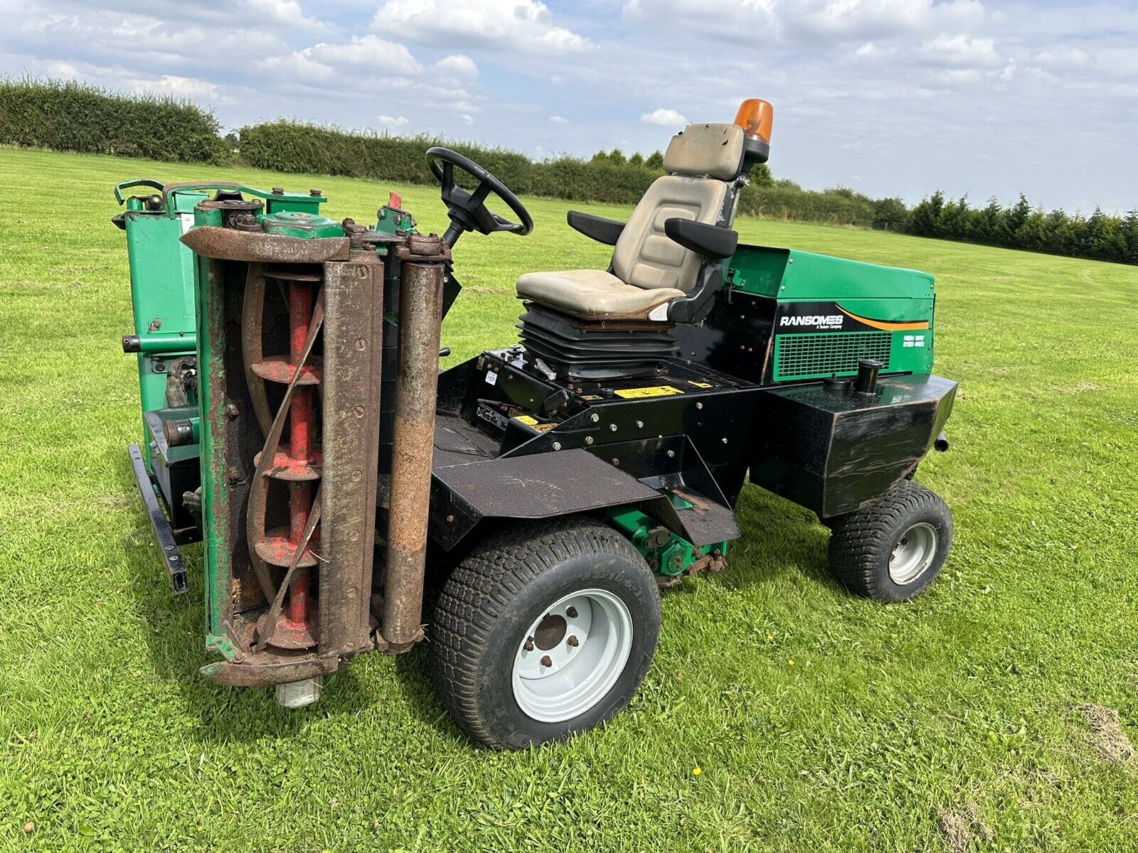 RANSOMES HIGHWAY 2130 TRIPLE CYLINDER RIDE SIT ON LAWN MOWER PARKWAY