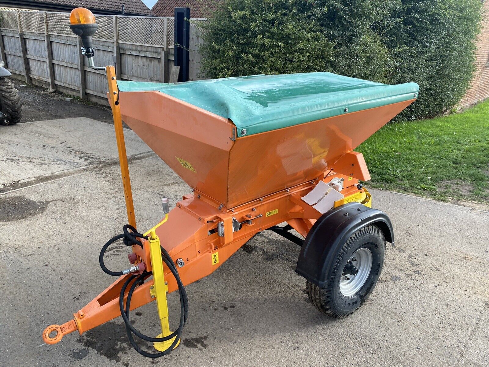 NEW AND UNUSED PRONAR KCT07 TOW ALONG HYDRAULIC GRITTER SALTER SPREADER
