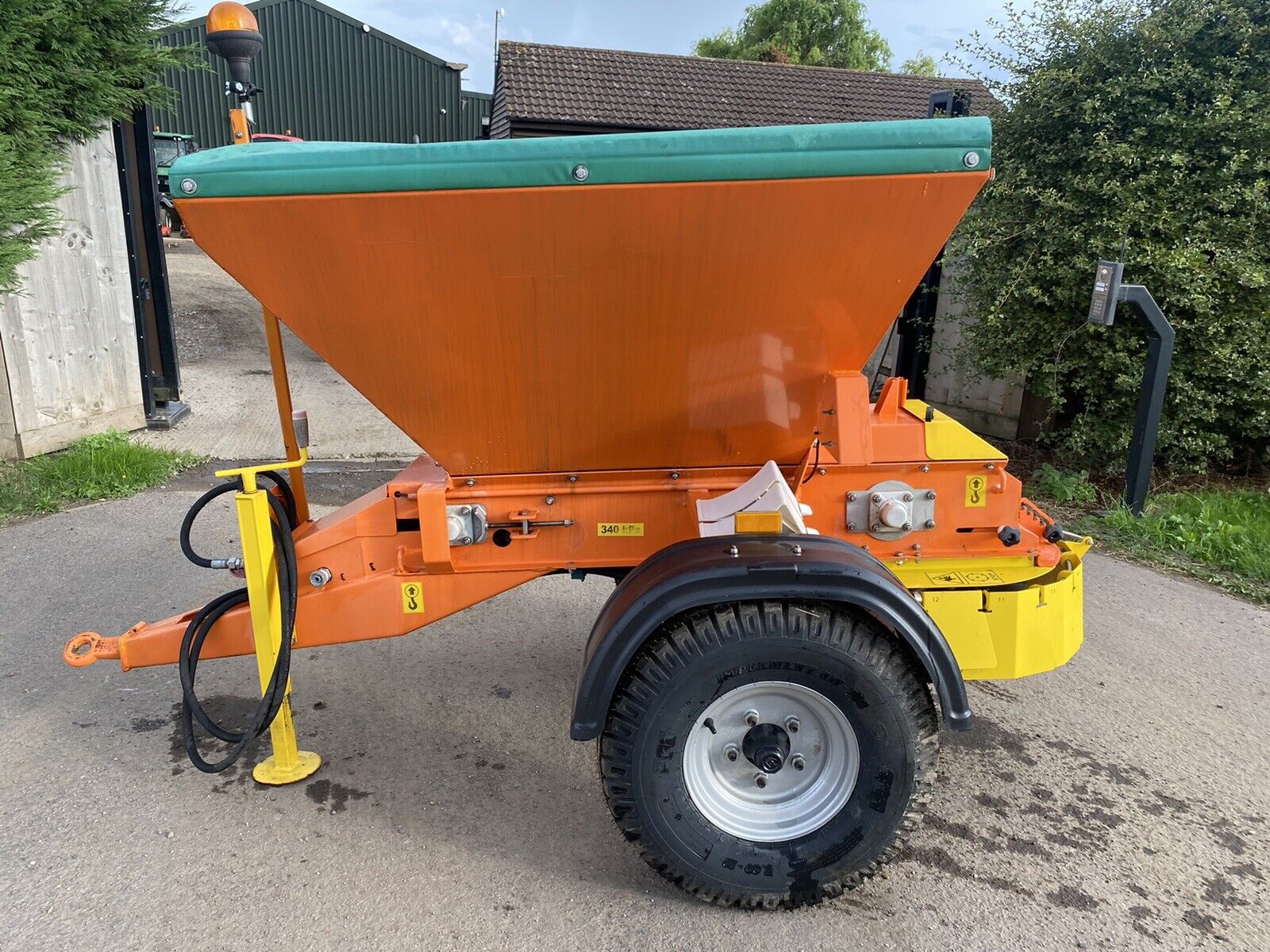 NEW AND UNUSED PRONAR KCT07 TOW ALONG HYDRAULIC GRITTER SALTER SPREADER 1