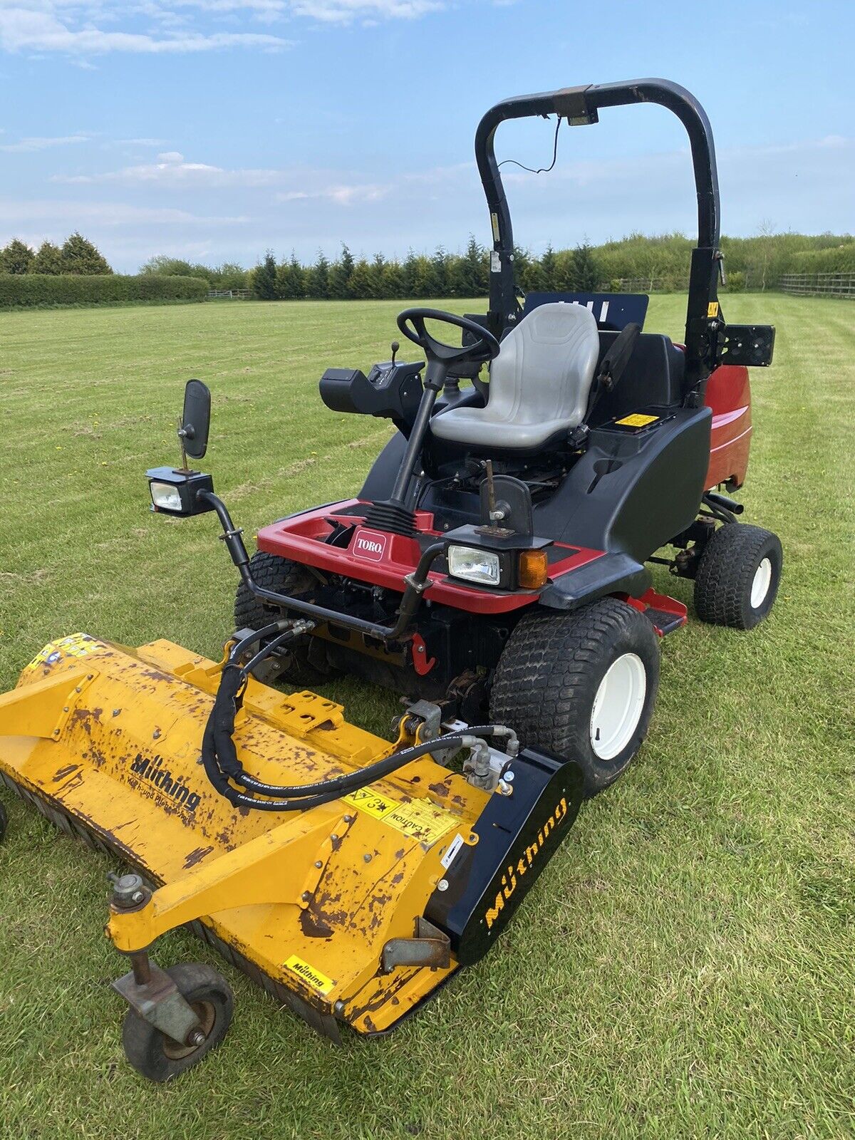 2016 TORO GROUNDMASTER 3400 OUTFRONT RIDE SIT ON MOWER FITTEDWITH MUTHING FLAIL 1