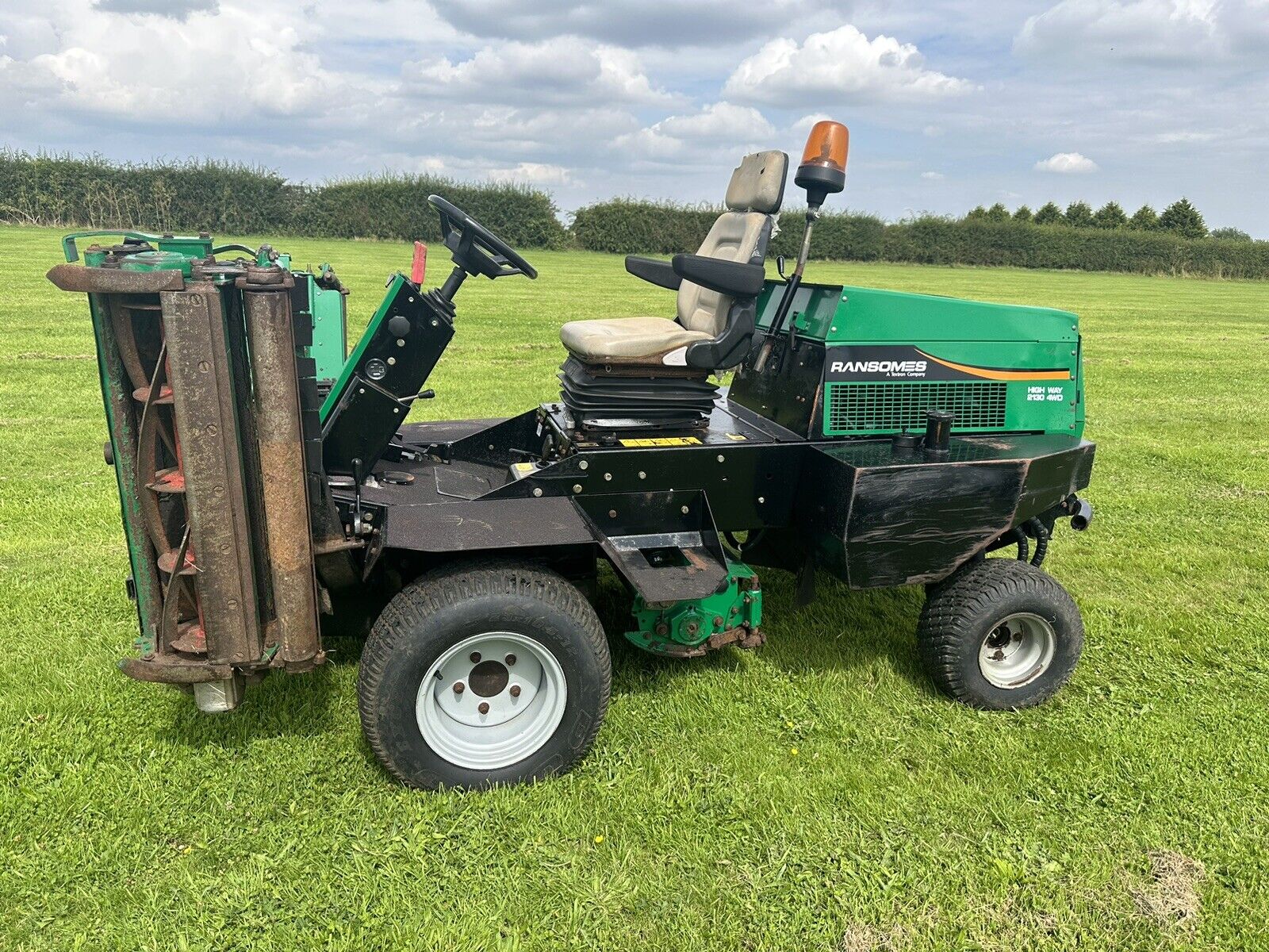 RANSOMES HIGHWAY 2130 TRIPLE CYLINDER RIDE SIT ON LAWN MOWER PARKWAY 1
