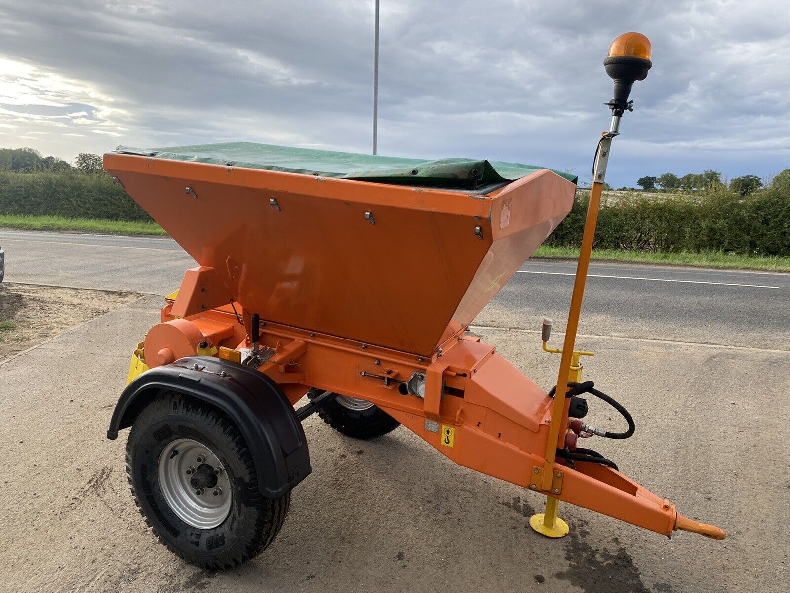 NEW AND UNUSED PRONAR KCT07 TOW ALONG HYDRAULIC GRITTER SALTER SPREADER 3