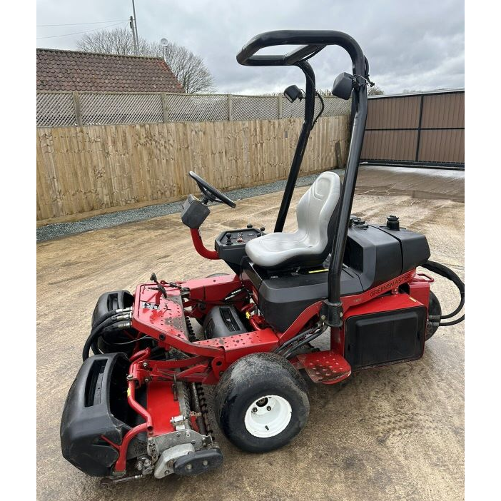 TORO 3250D TRIPLE CYLINDER GREENS SIT ON LAWN MOWER WITH COLLECTION BOXES
