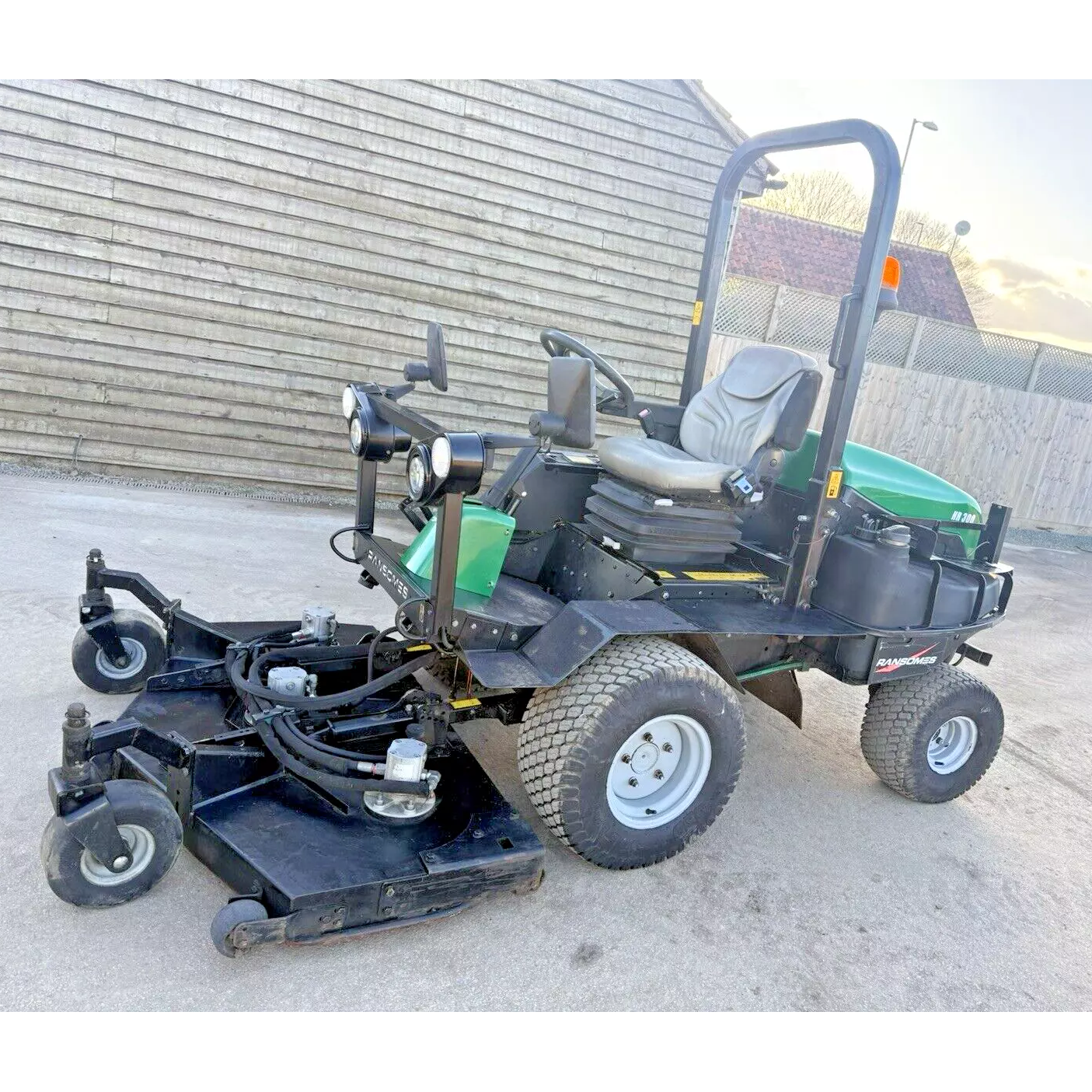 2016 RANSOMES HR300 OUTFRONT ROTARY DIESEL RIDE ON LAWN MOWER
