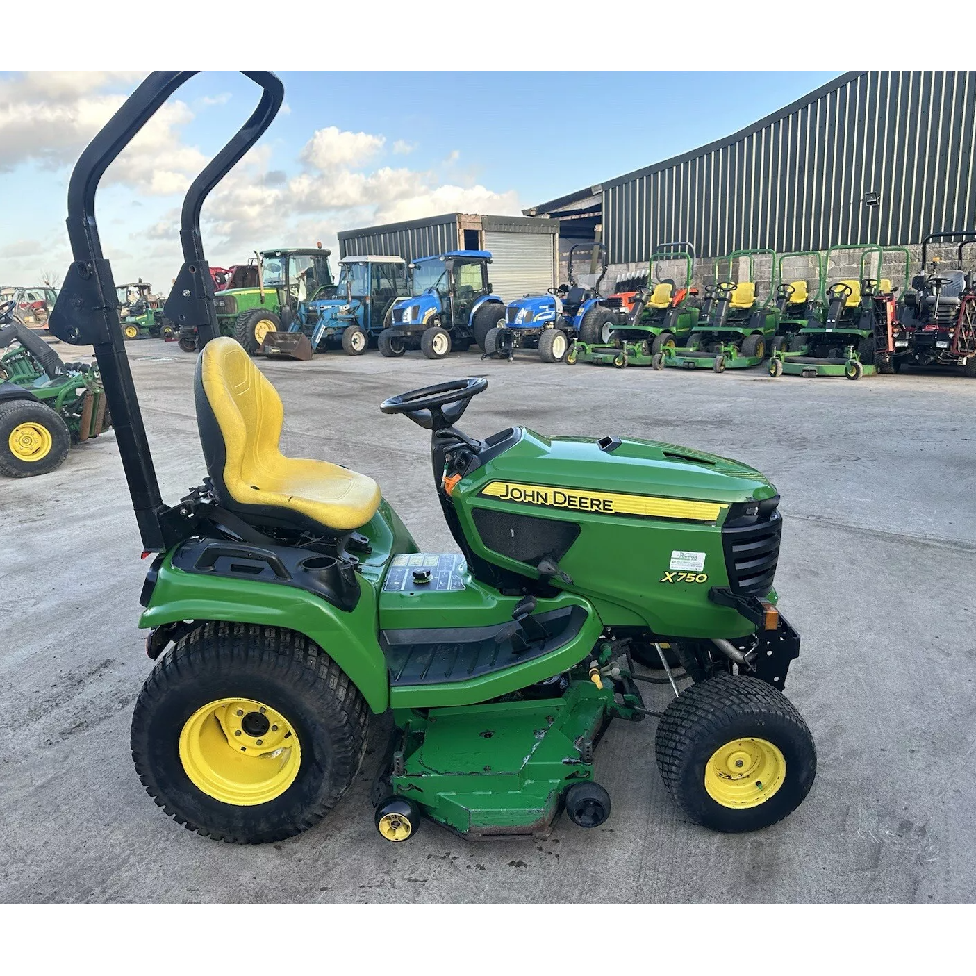 2017 JOHN DEERE X750