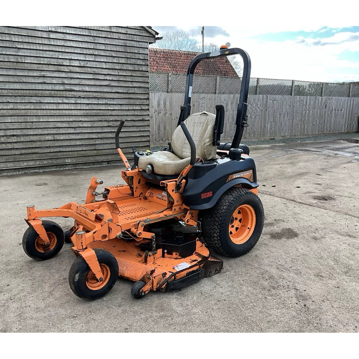 2019 SCAG TIGER CAT 11 ZERO TURN PETROL RIDE ON LAWN MOWER | 745 HOURS