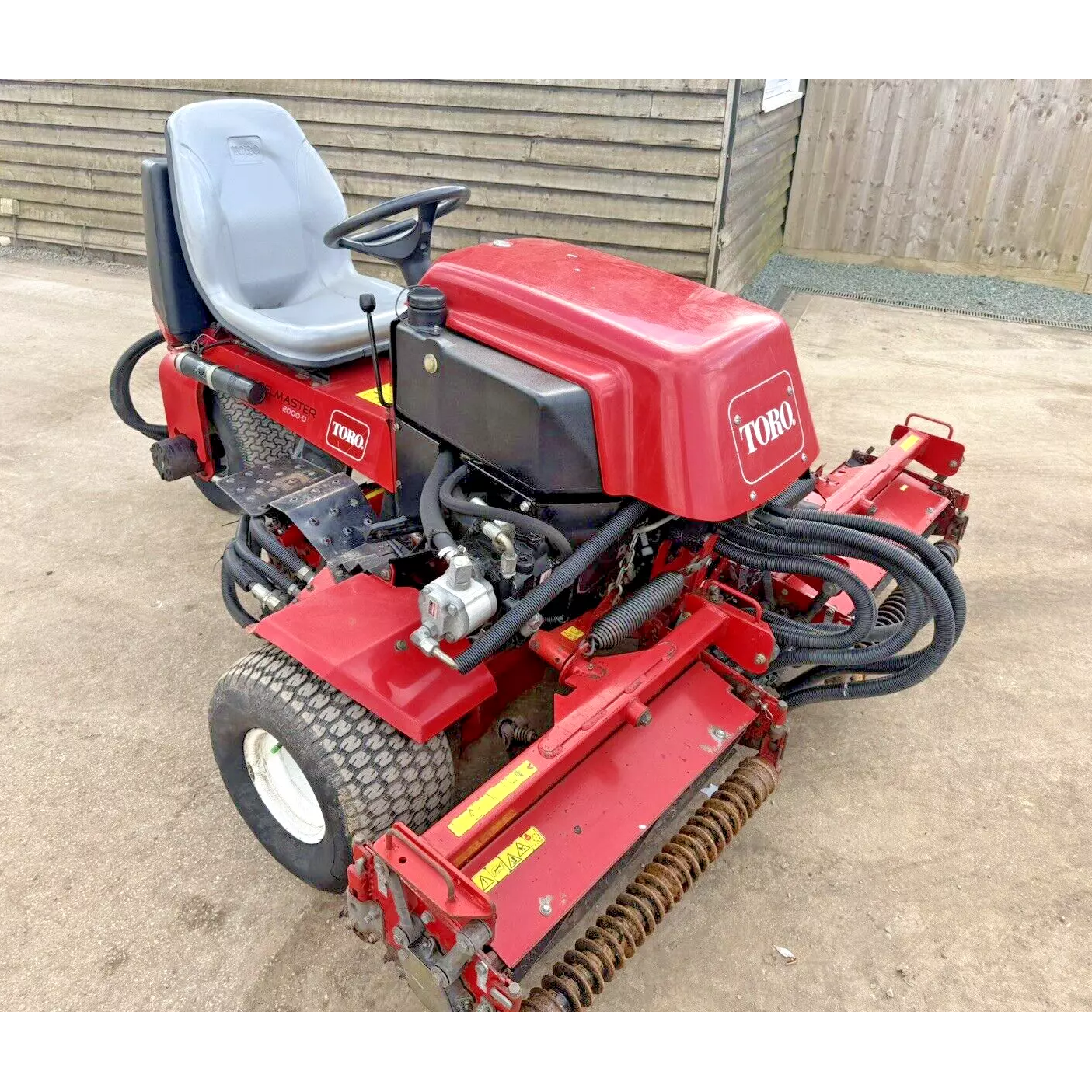 TORO REELMASTER 2000D TRIPLE CYLINDER RIDE ON LAWN MOWER