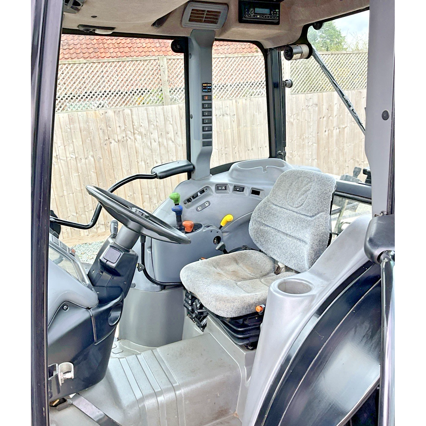 2005 FORD NEW HOLLAND TN75SA