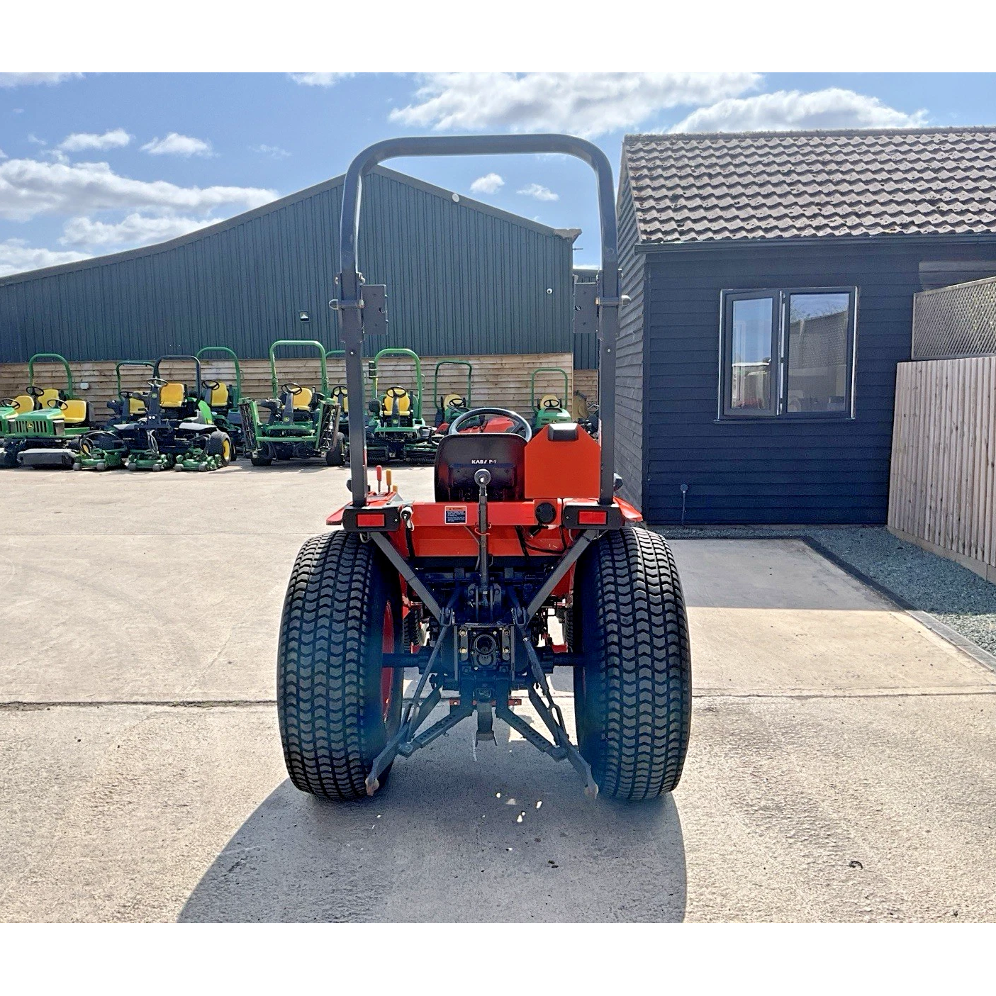 2005 KUBOTA B2710