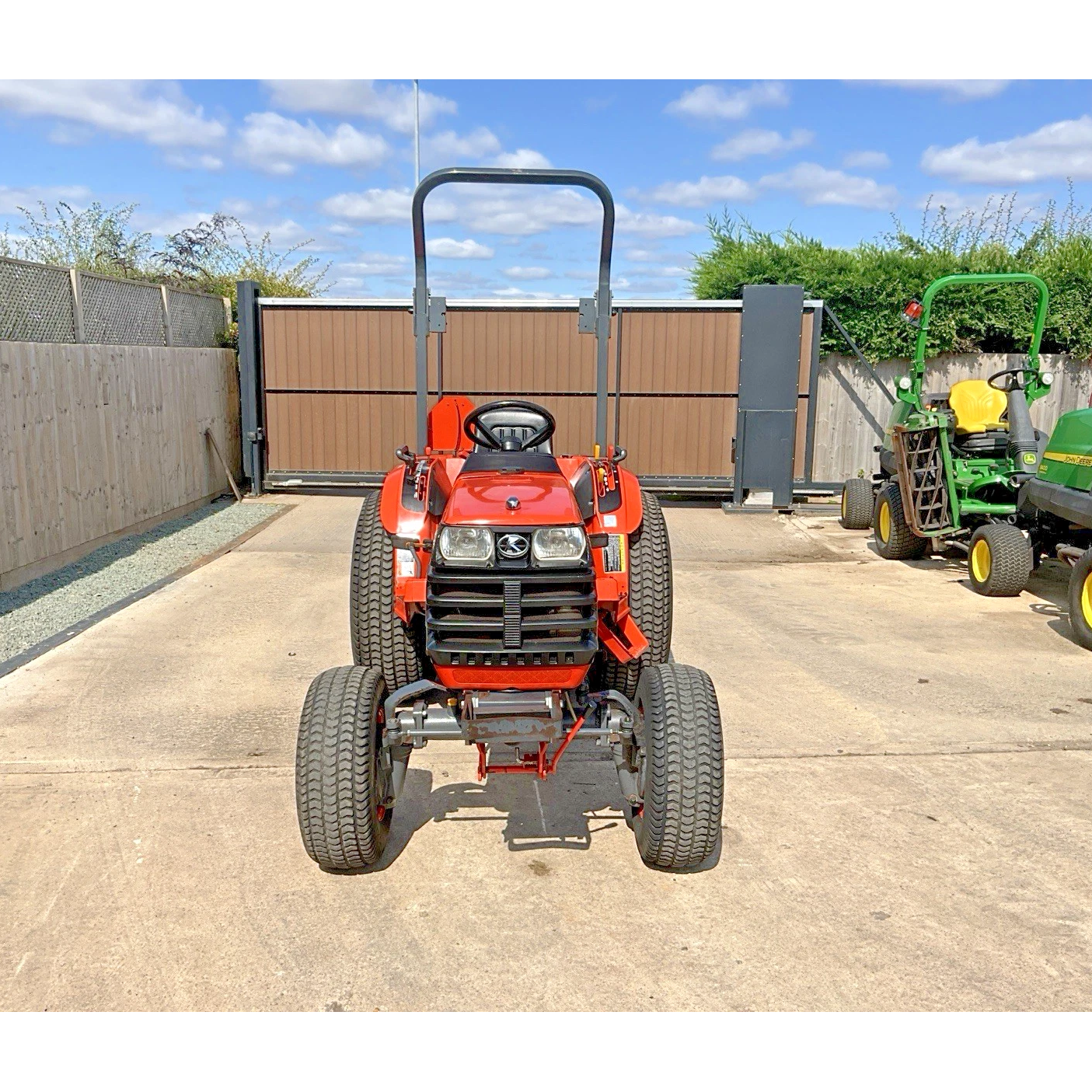 2005 KUBOTA B2710