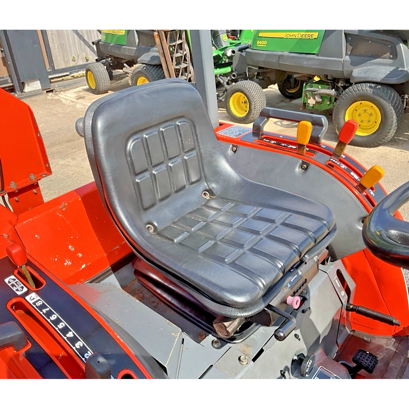 2005 KUBOTA B2710