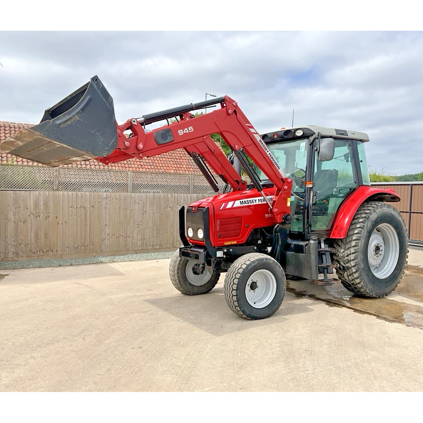 2005 MASSEY FERGUSON 5460
