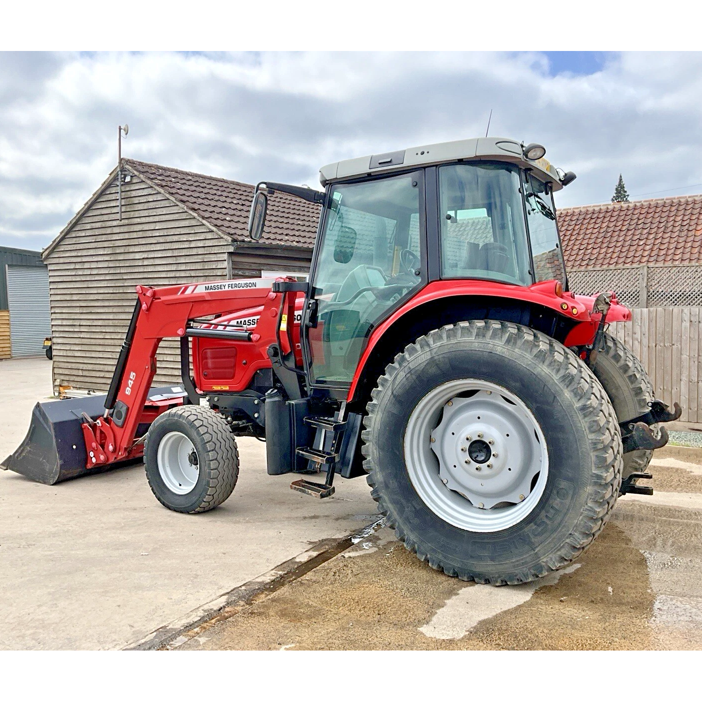 2005 MASSEY FERGUSON 5460