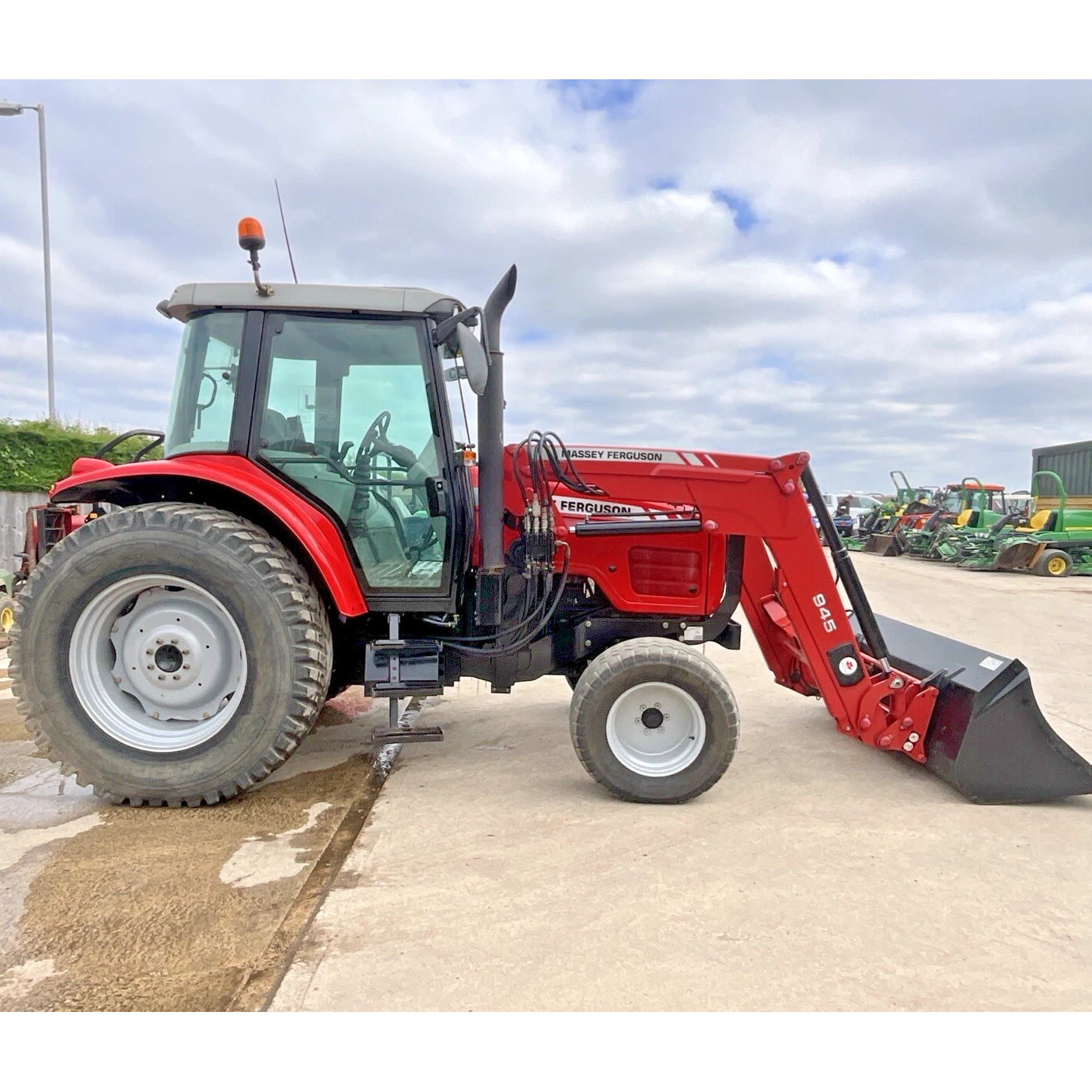 2005 MASSEY FERGUSON 5460