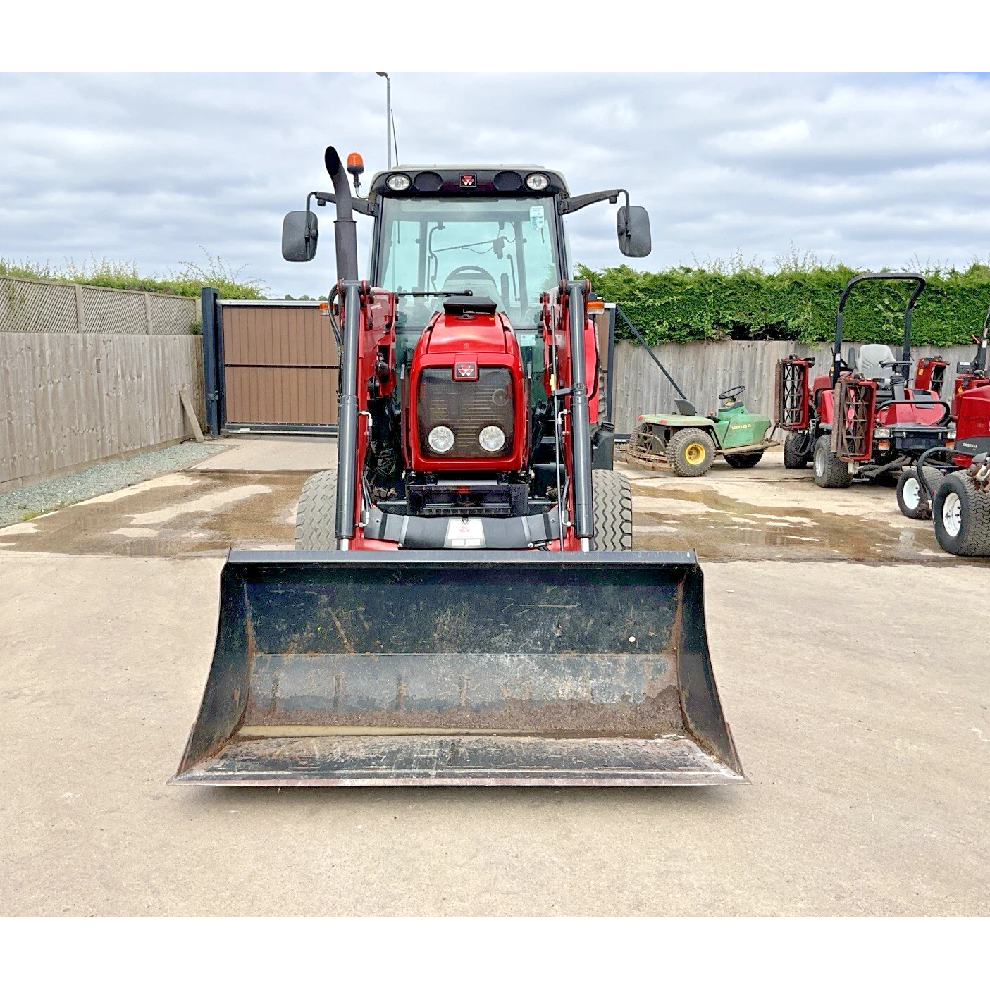 2005 MASSEY FERGUSON 5460