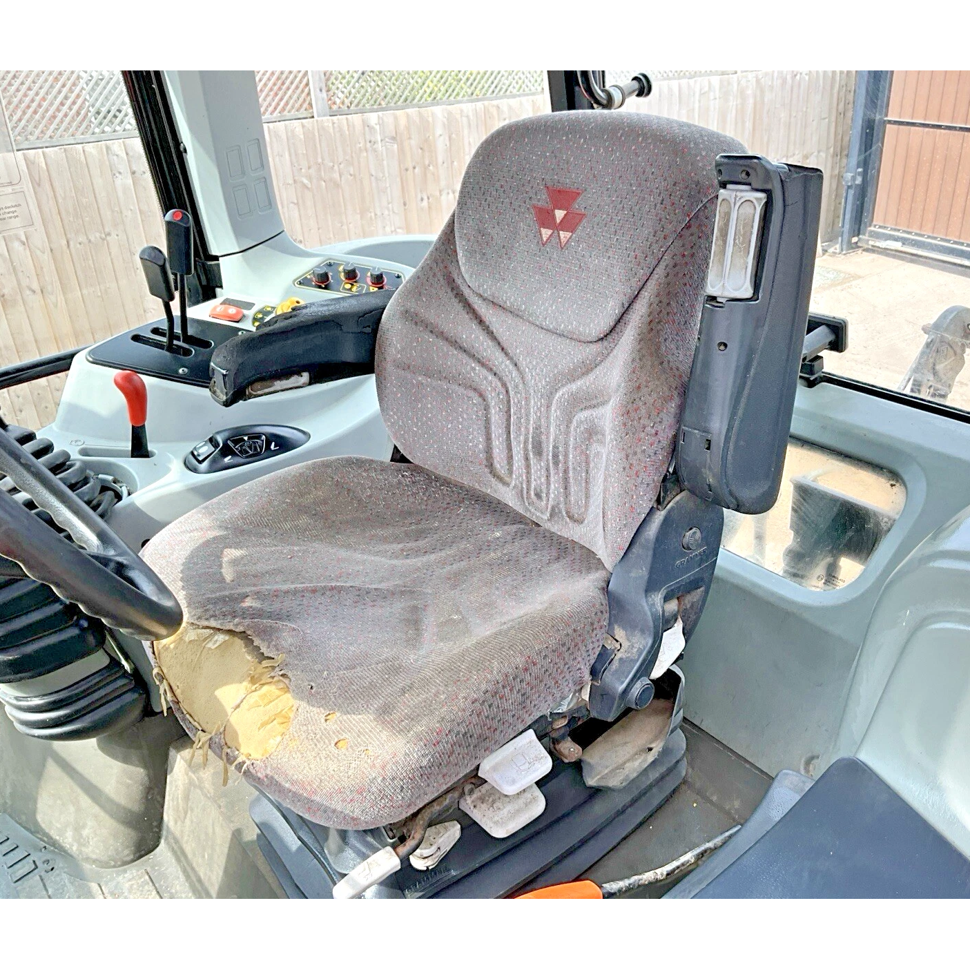 2005 MASSEY FERGUSON 5460