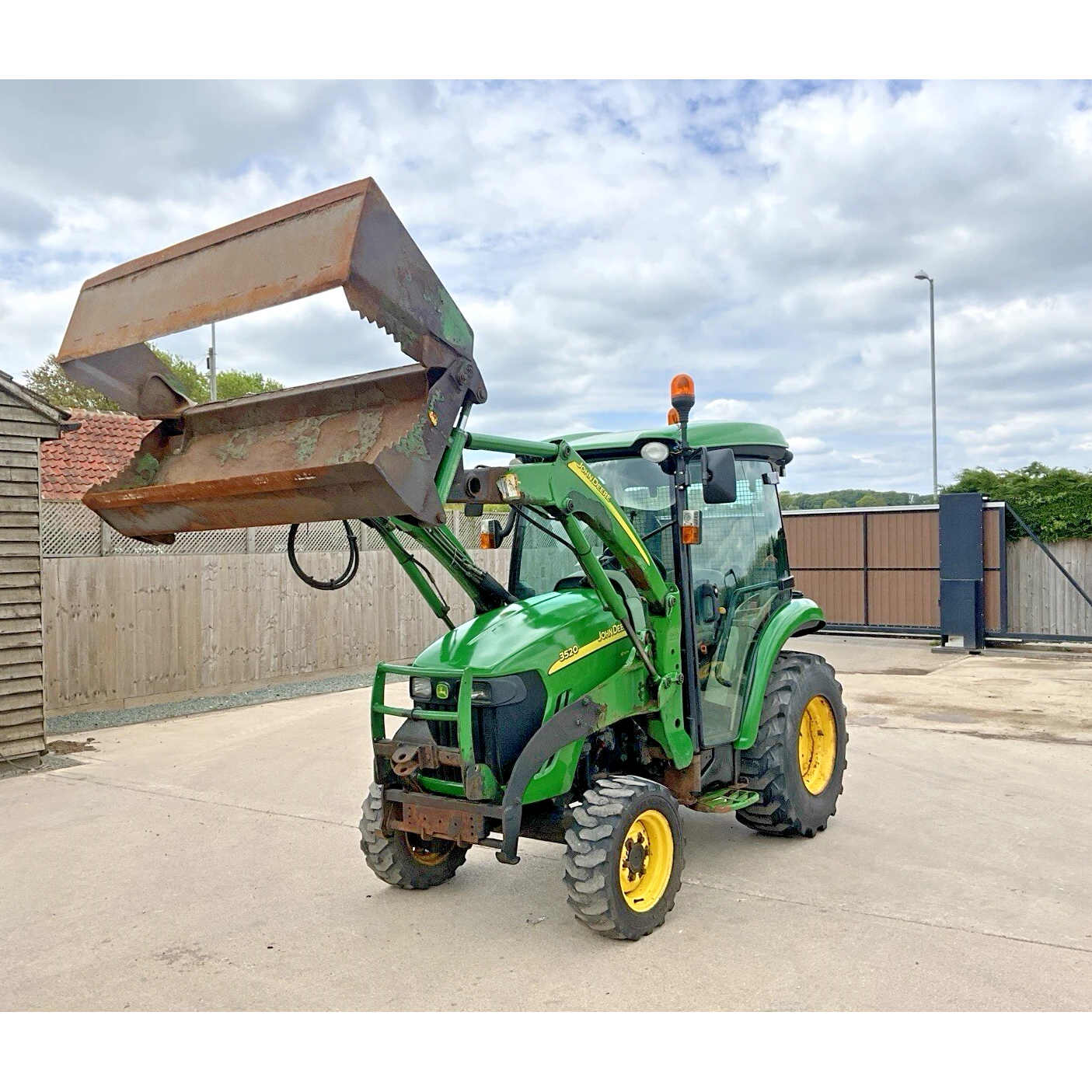 2007 JOHN DEERE 3520