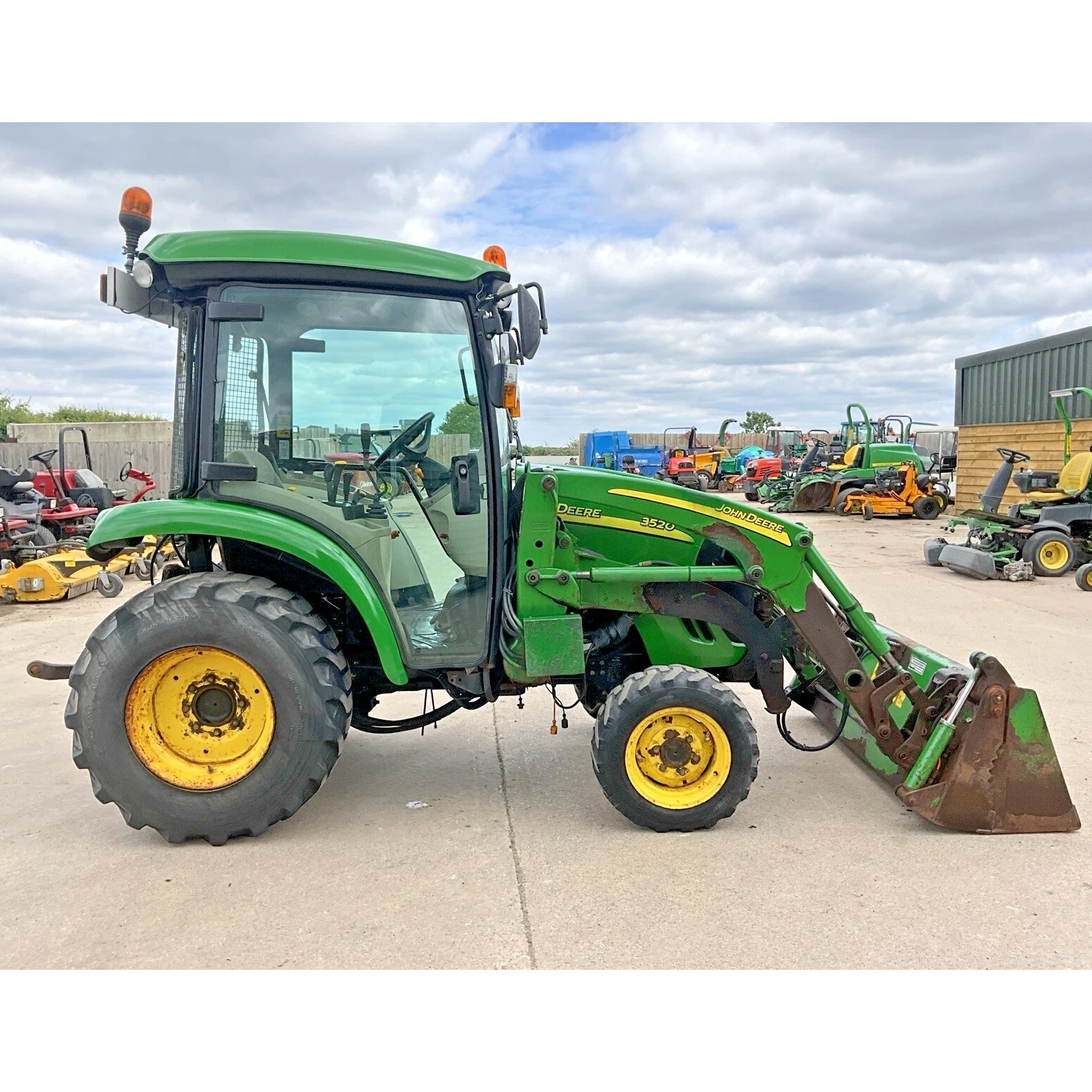 2007 JOHN DEERE 3520