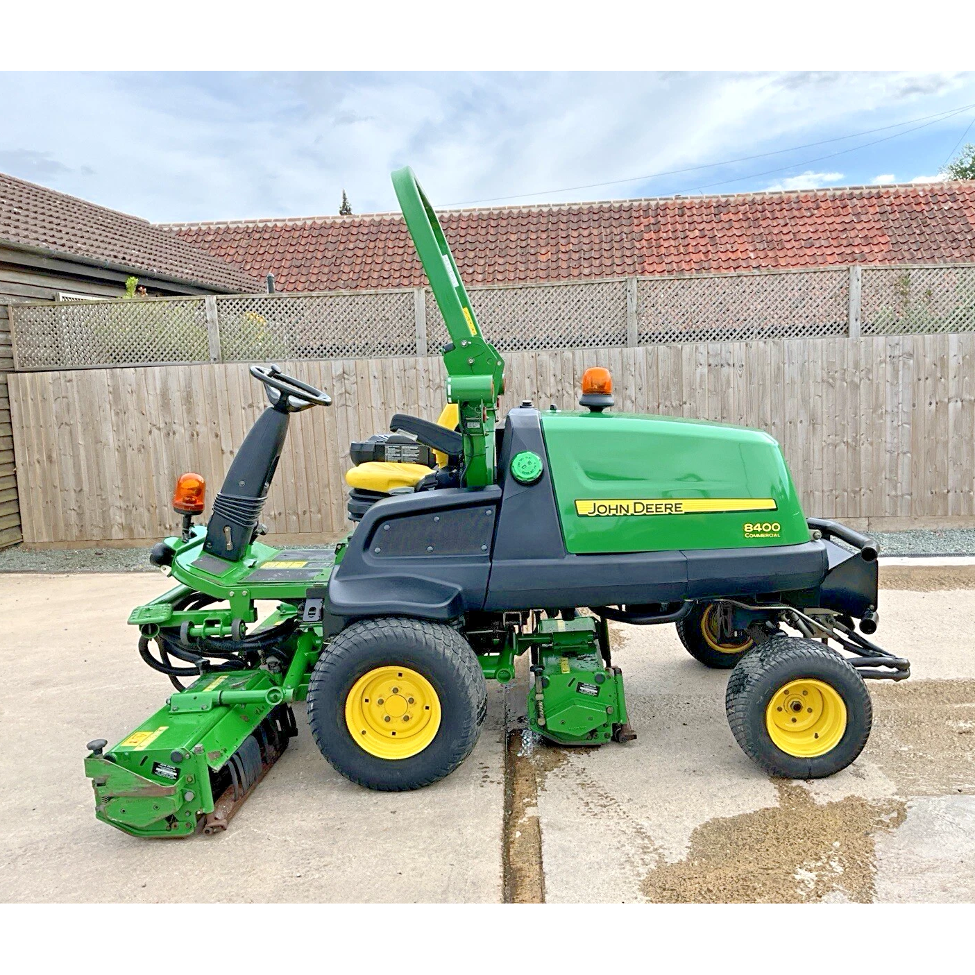 2010 JOHN DEERE 8400