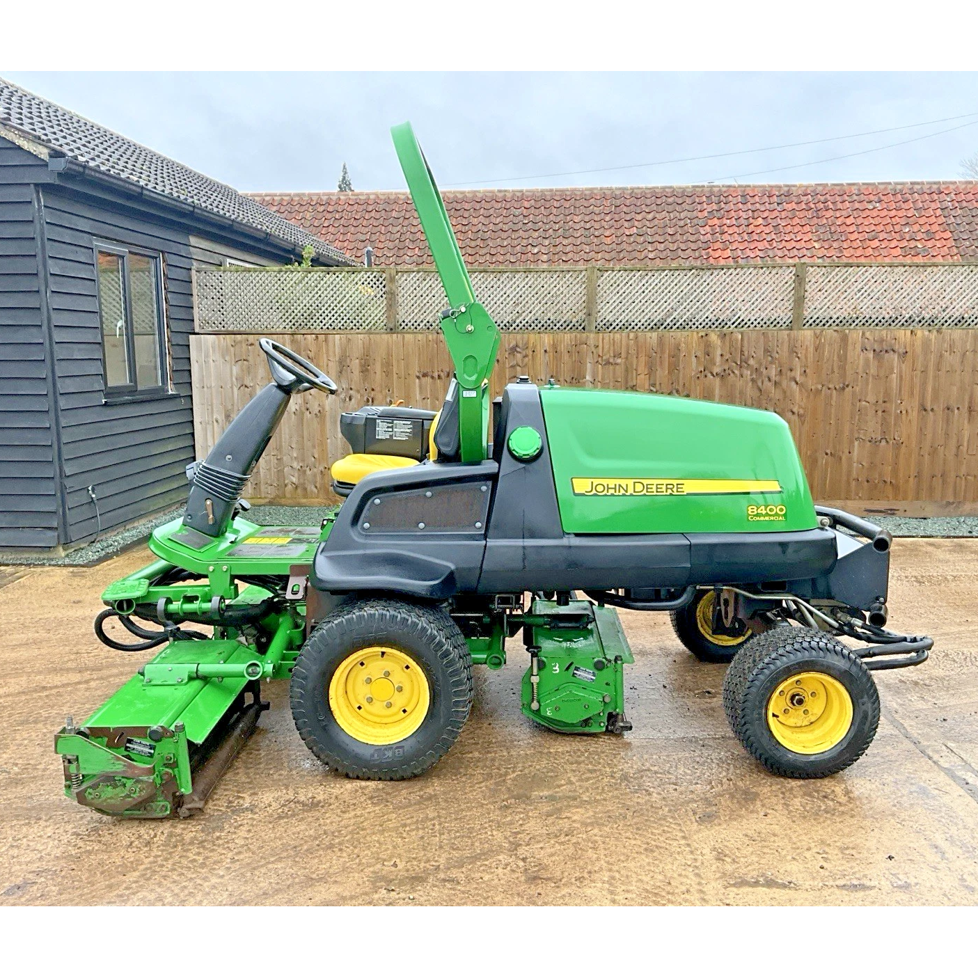 2010 JOHN DEERE 8400