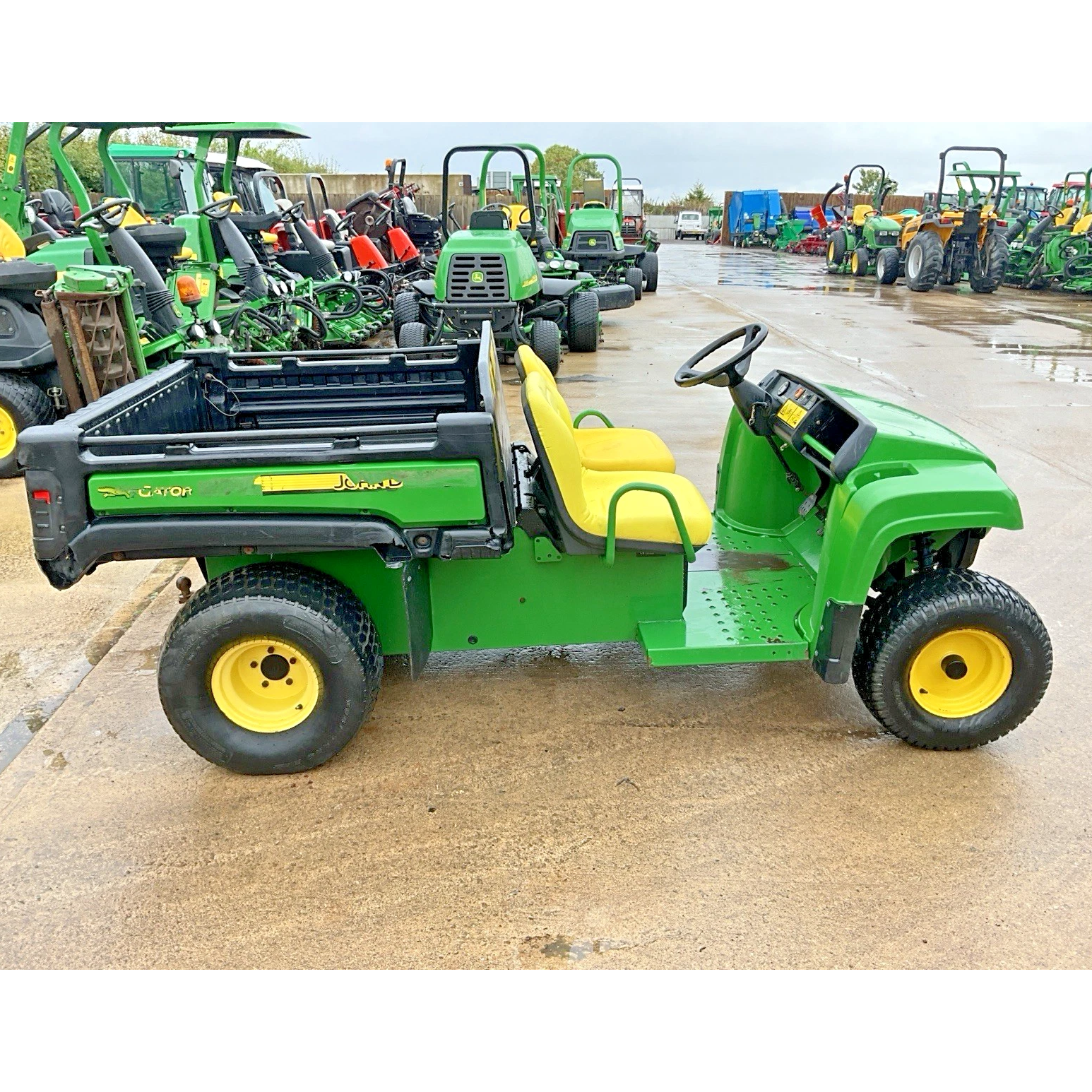 2011 JOHN DEERE 4X2