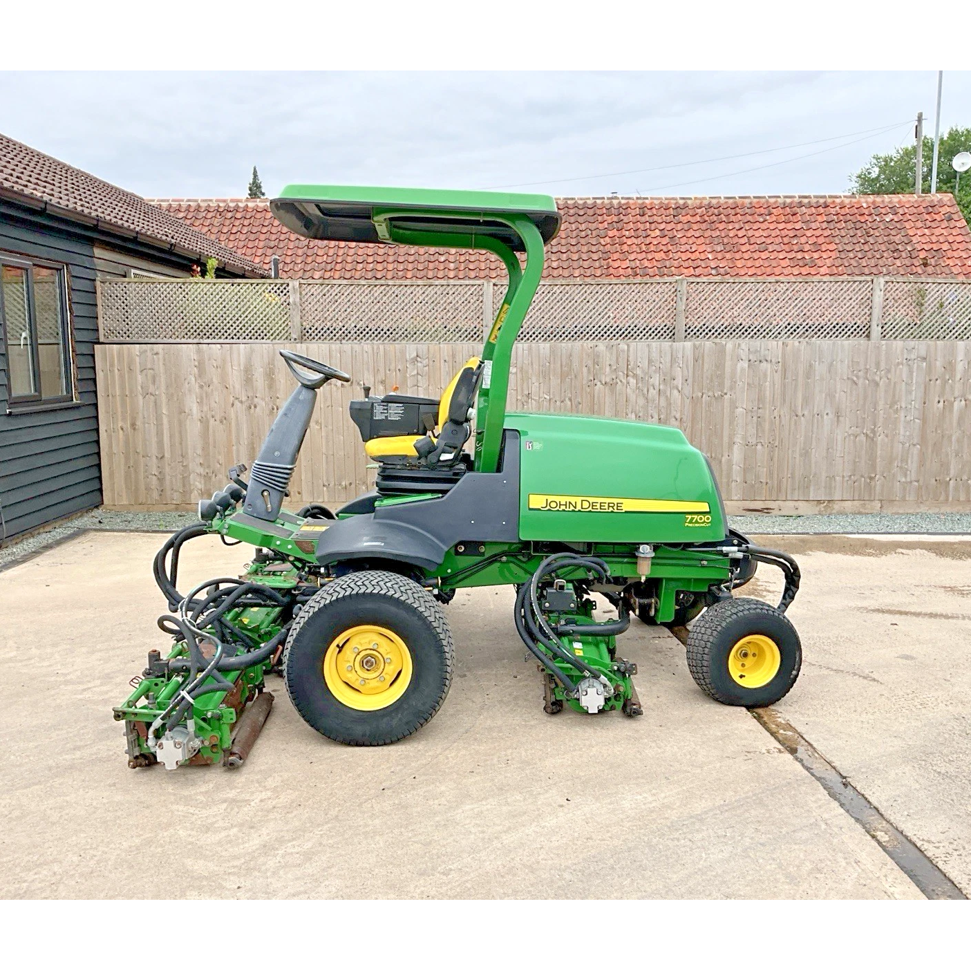 2011 JOHN DEERE 7700 2520