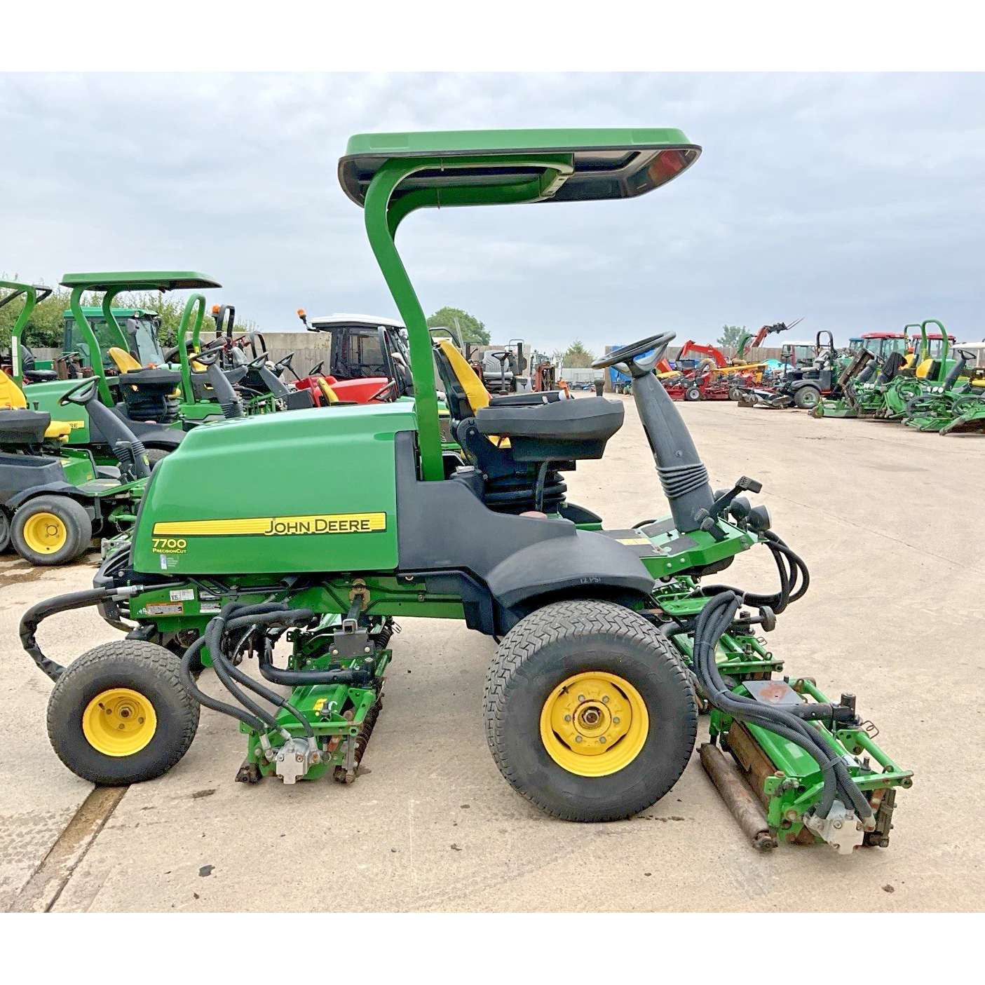 2011 JOHN DEERE 7700 2520