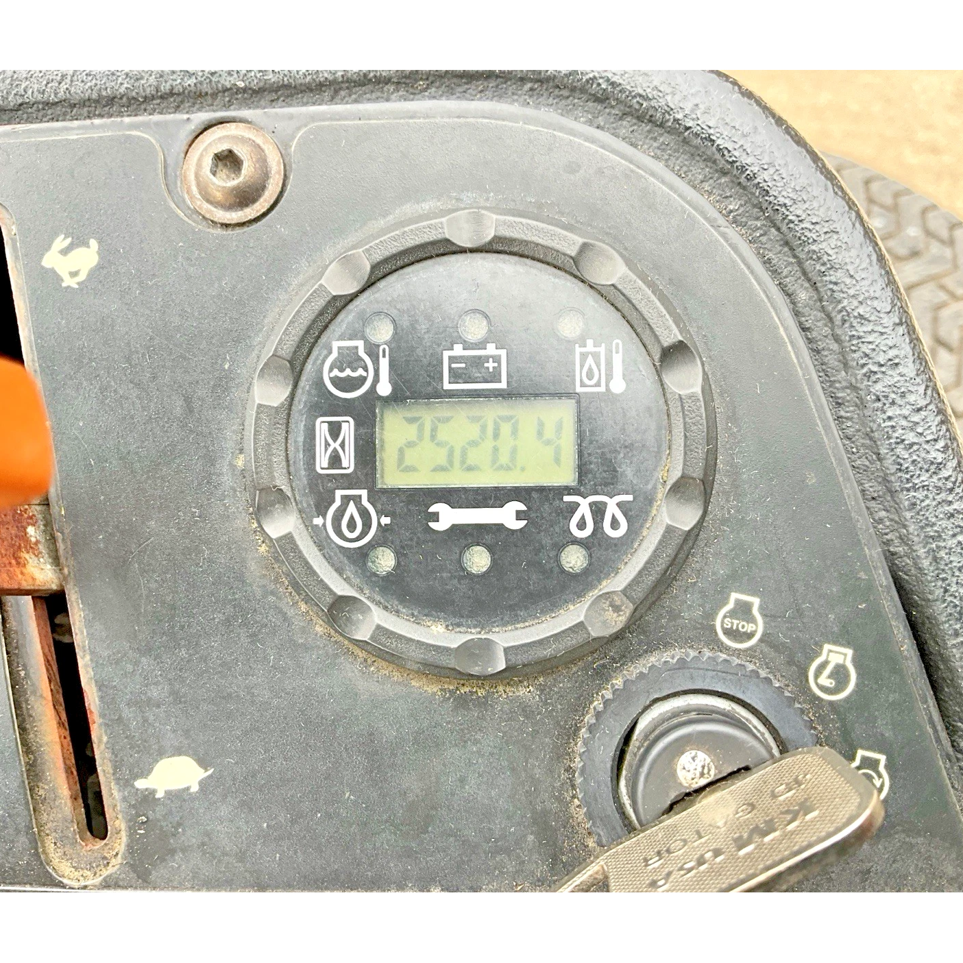 2011 JOHN DEERE 7700 2520