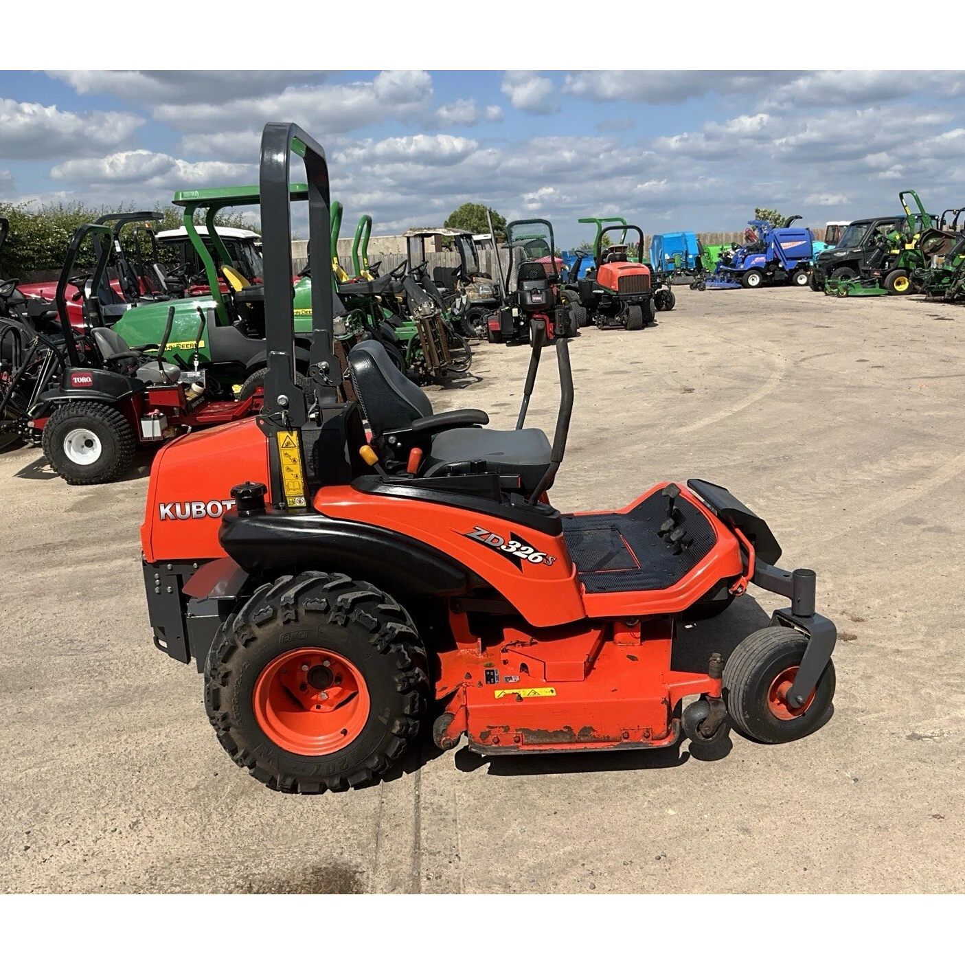 2011 KUBOTA ZD326