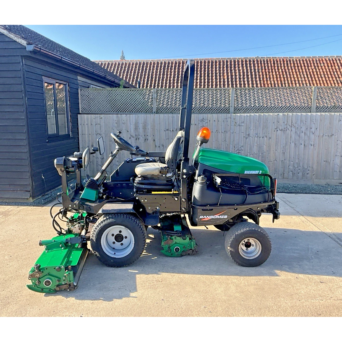 2011 RANSOMES HIGHWAY 3