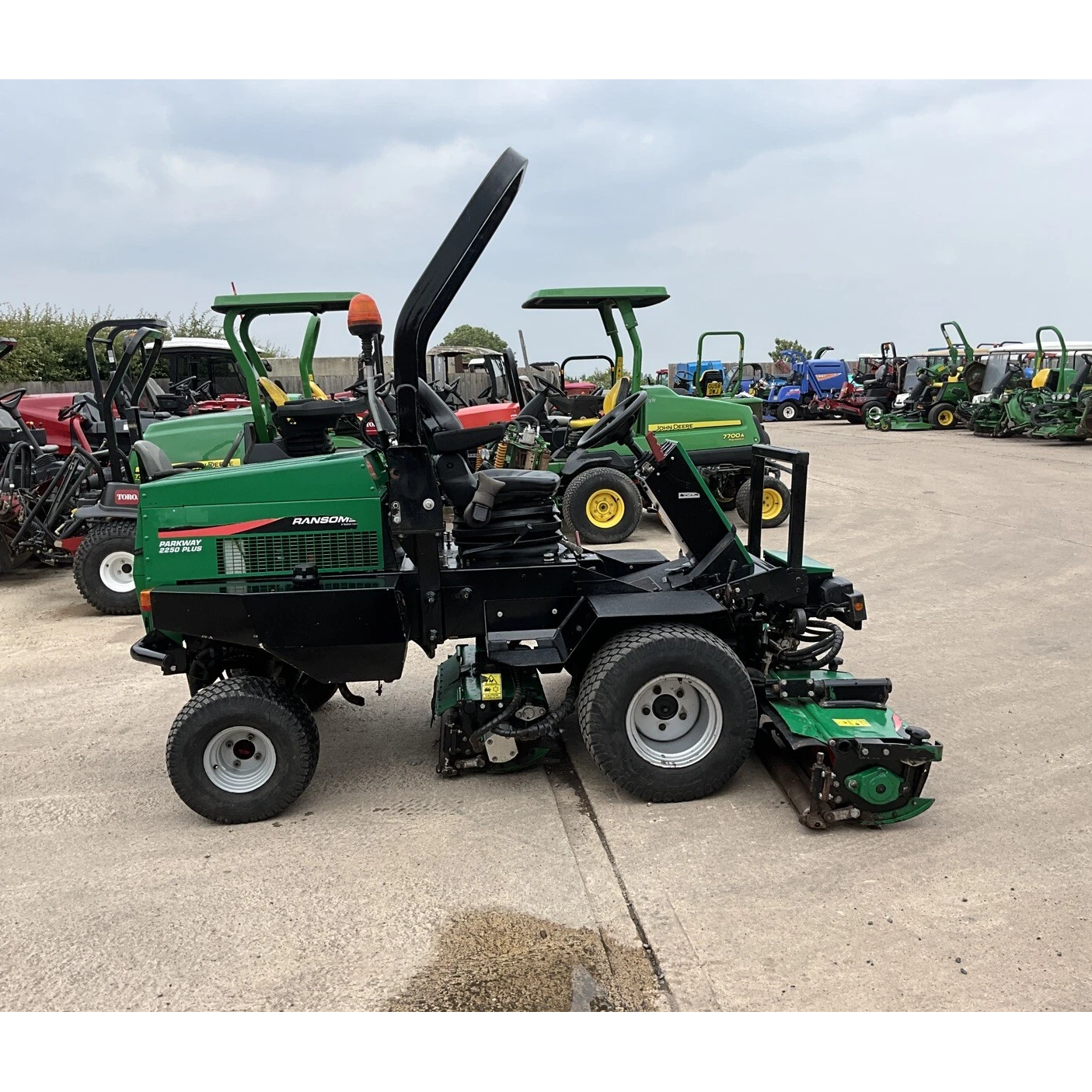 2011 RANSOMES PARKWAY 2250