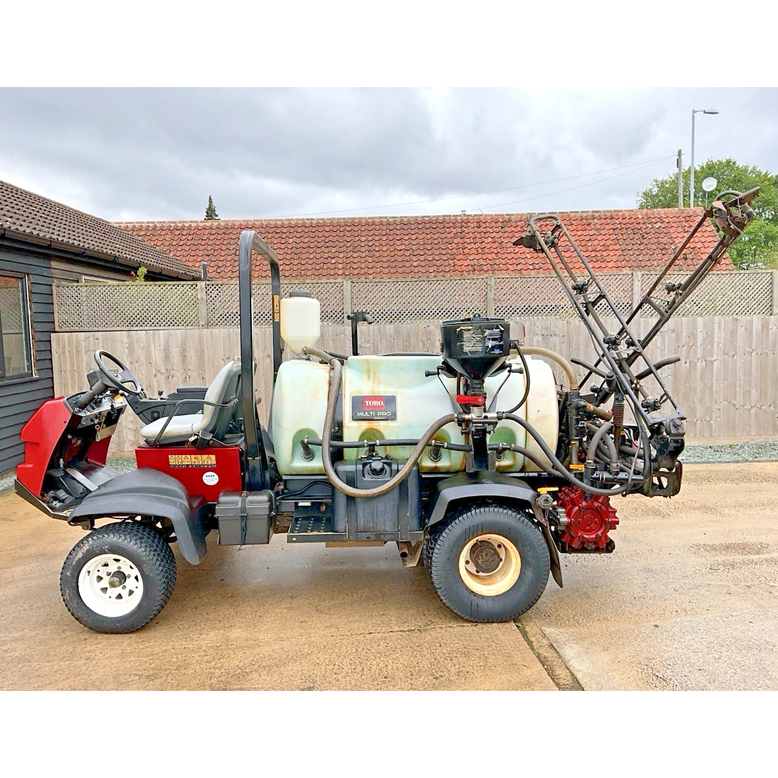 2012 TORO MULTI-PRO 5800