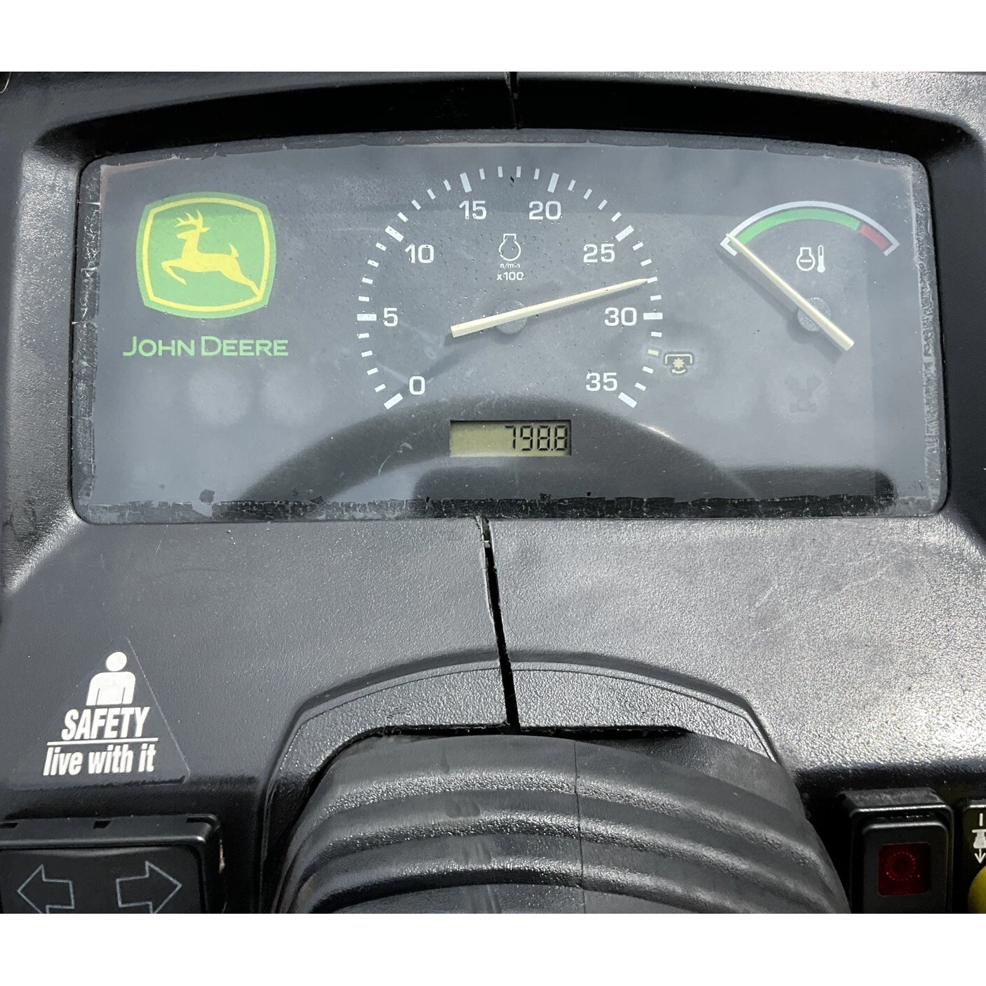 2013 JOHN DEERE 1026R