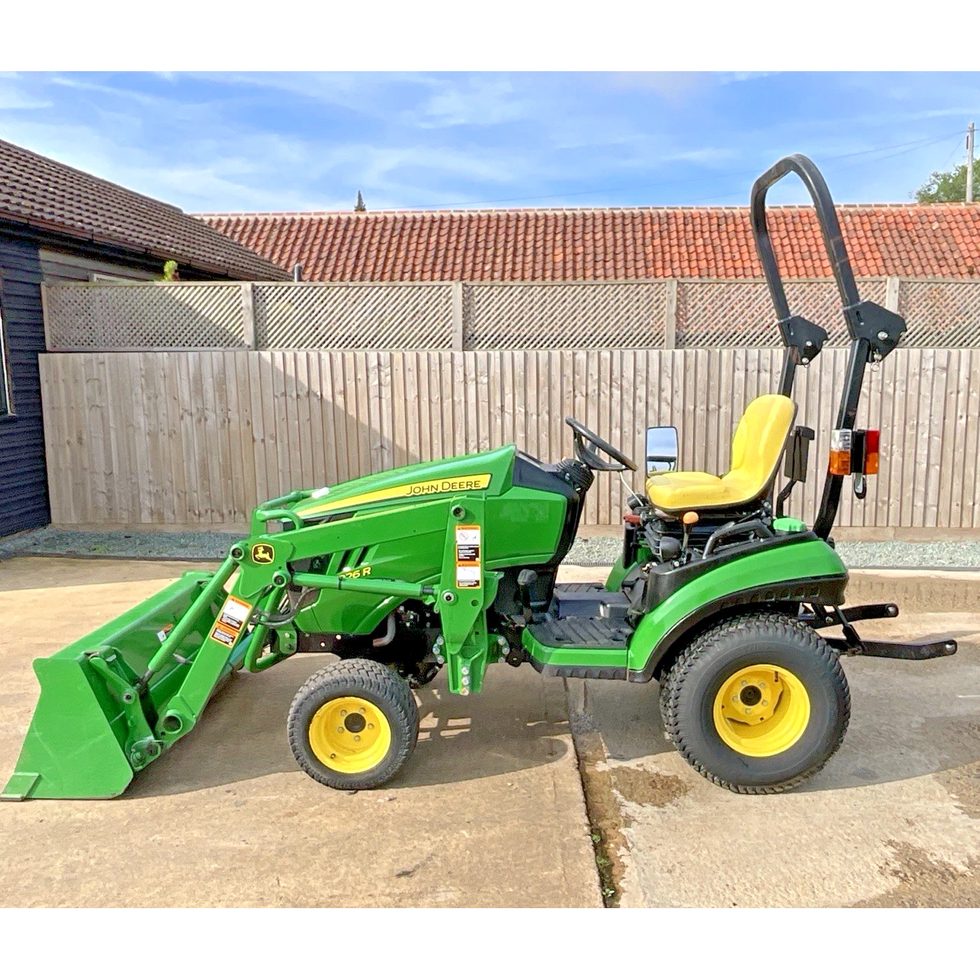 2014 JOHN DEERE 1026R