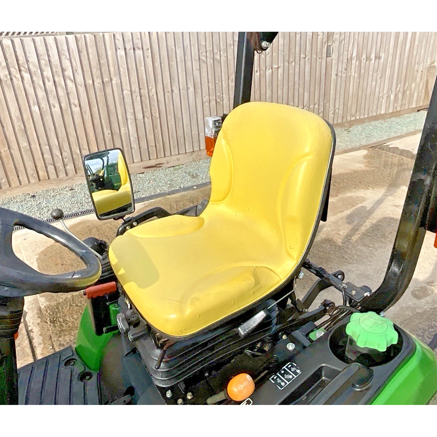 2014 JOHN DEERE 1026R