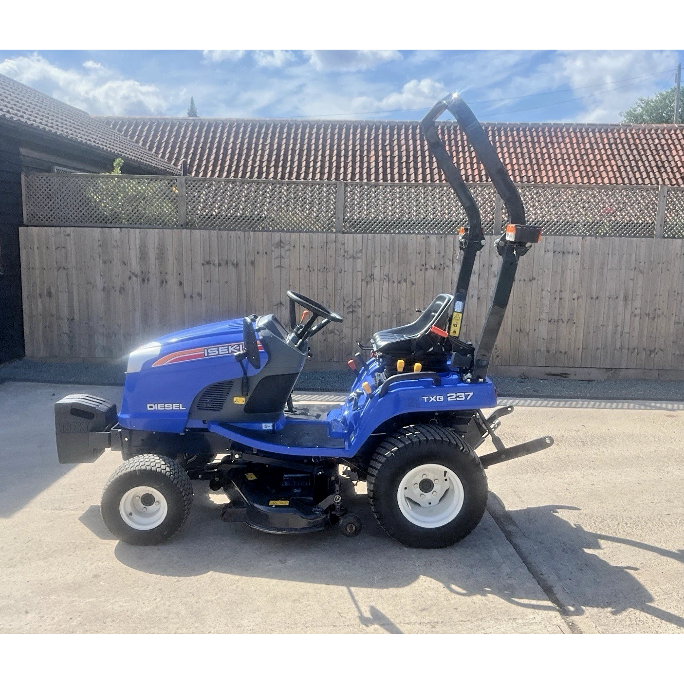 2016 ISEKI TXG237