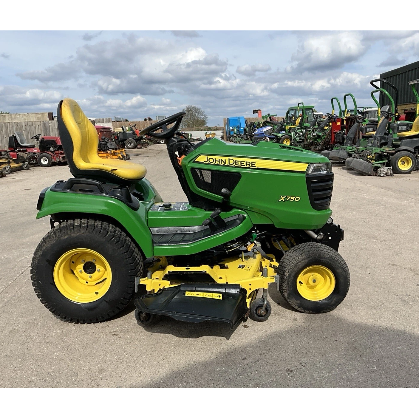 2016 JOHN DEERE X750