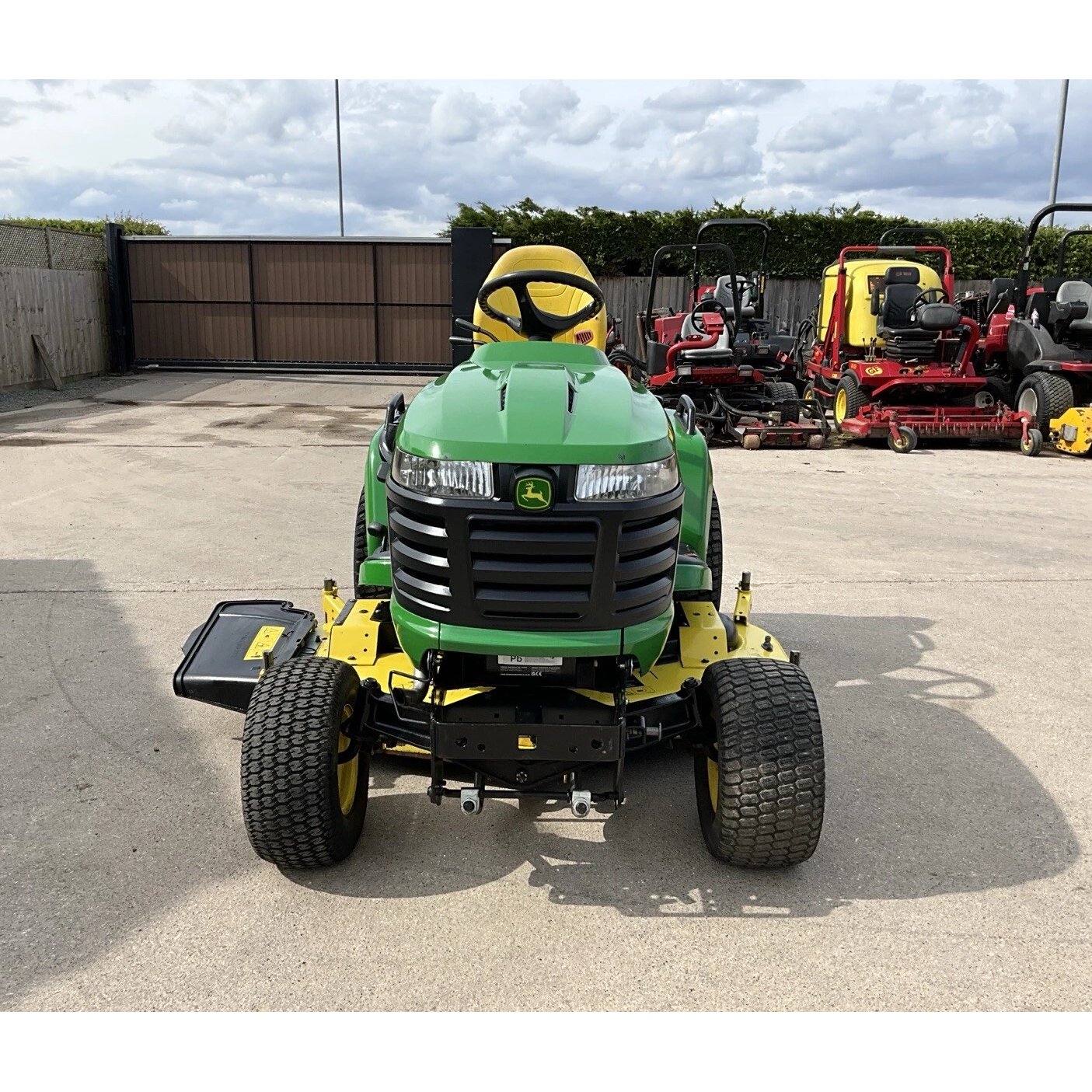 2016 JOHN DEERE X750