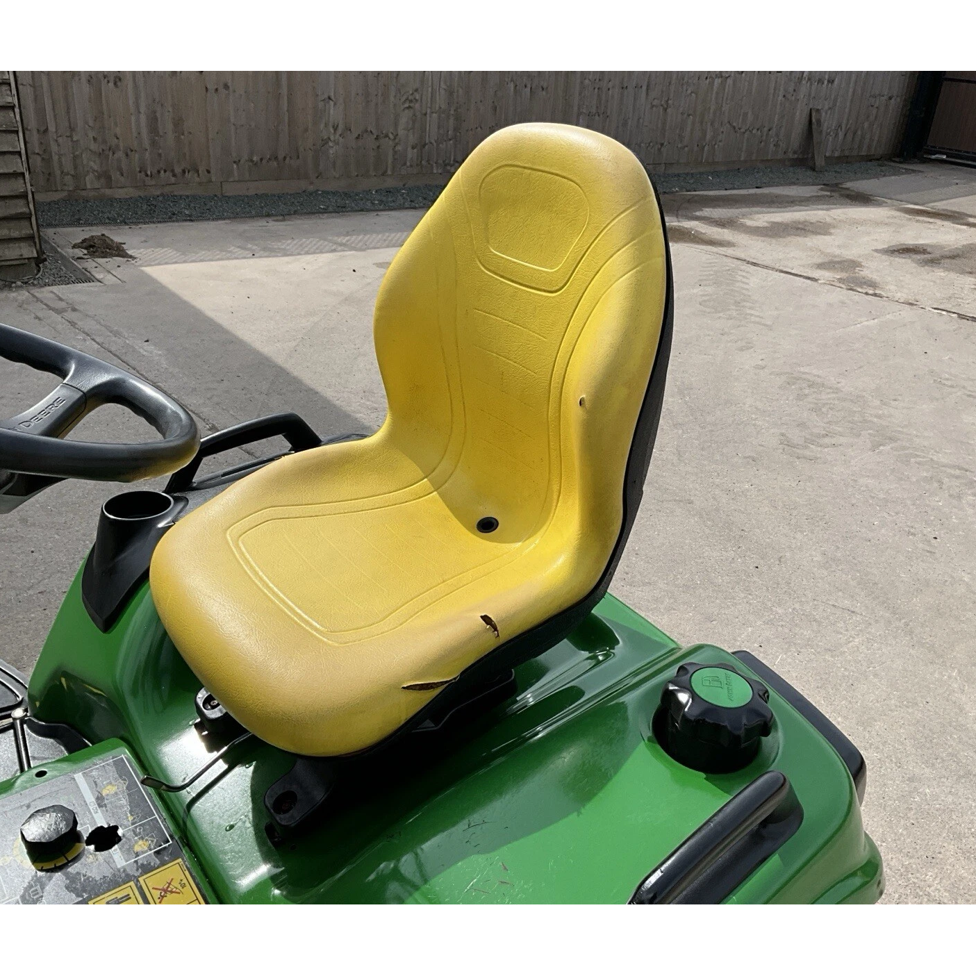 2016 JOHN DEERE X750