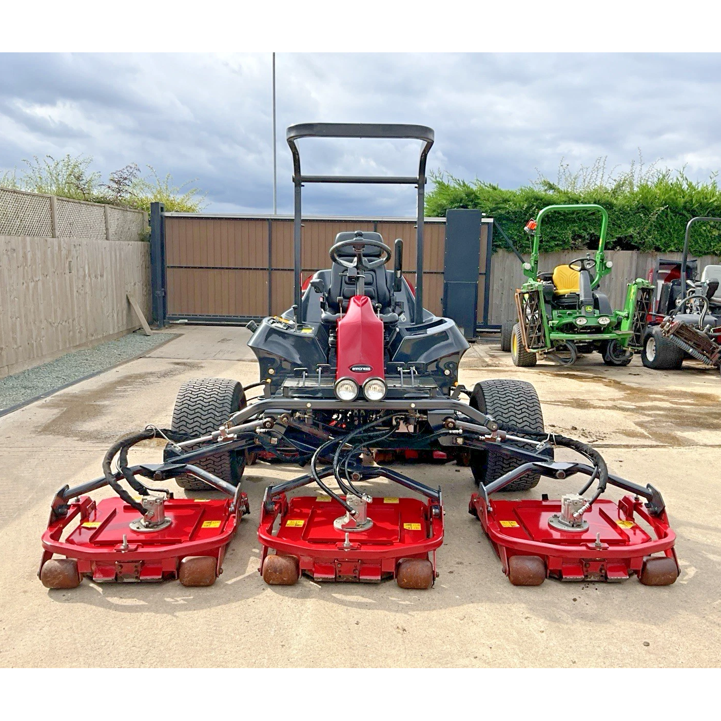 2017 BARONESS GM2810