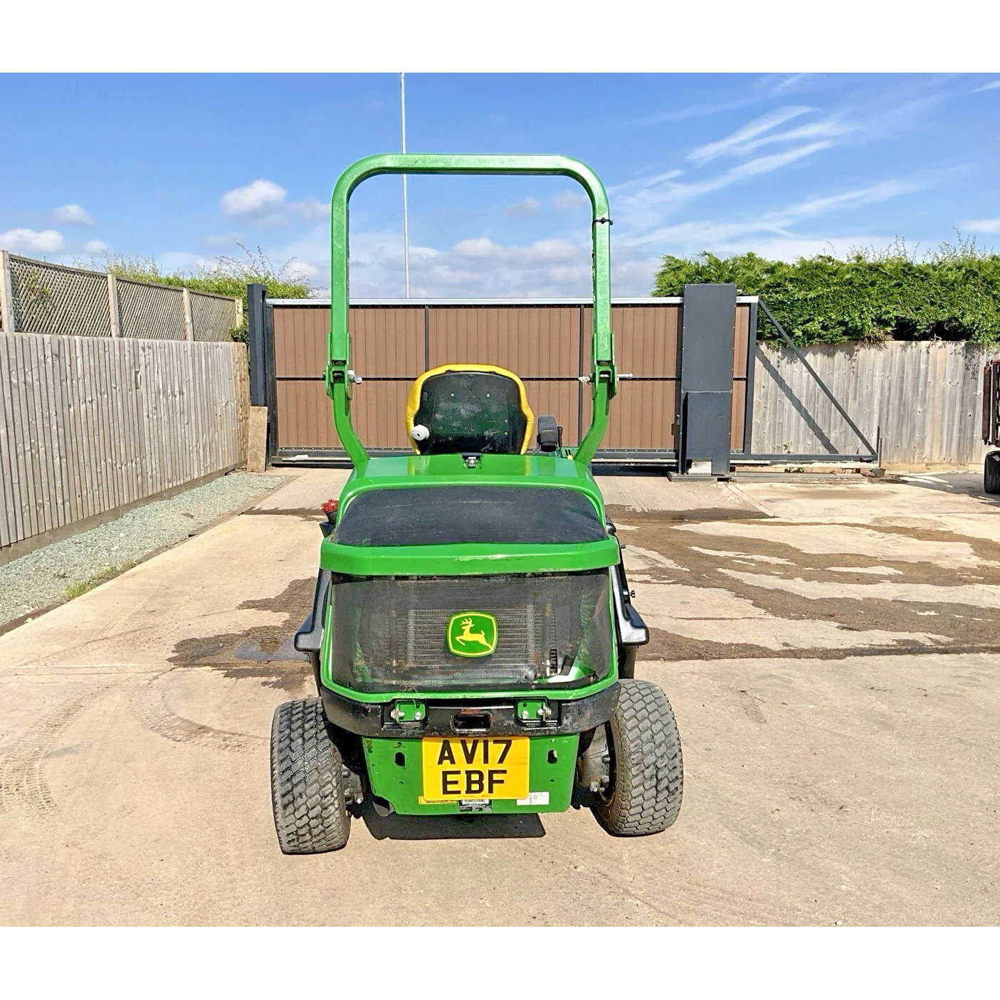 2017 JOHN DEERE 1570