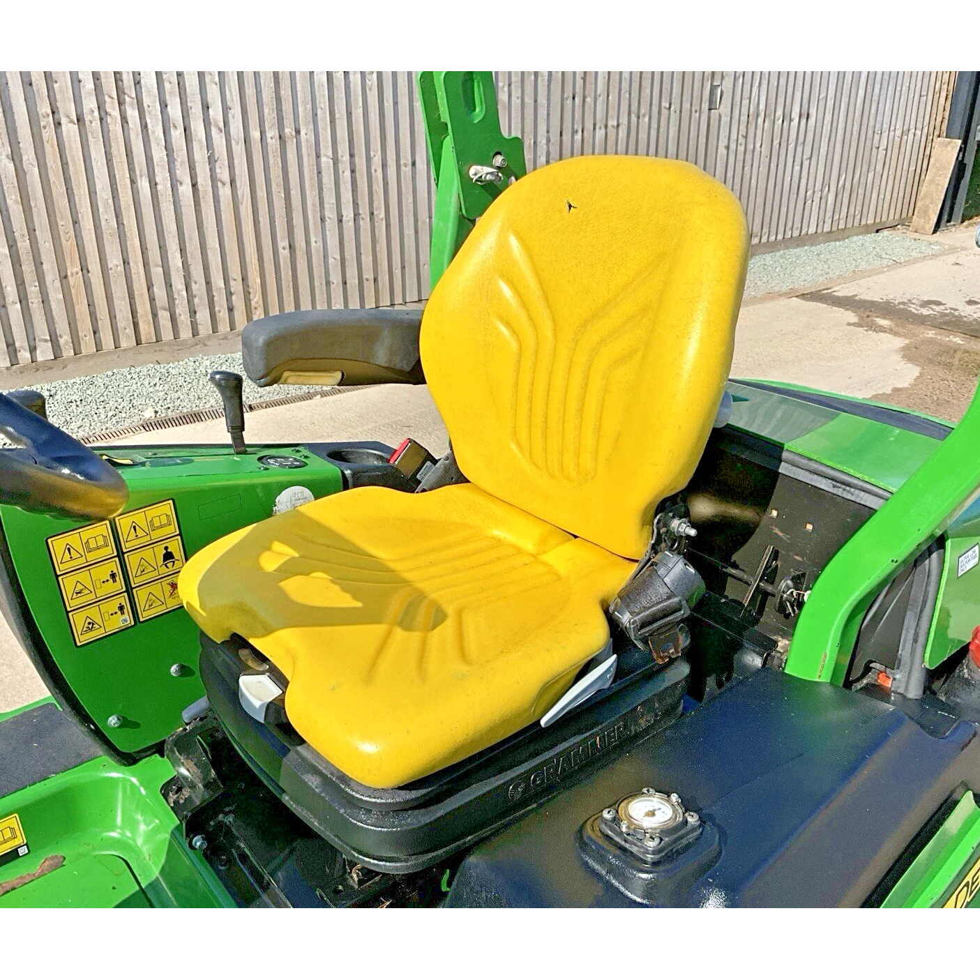2017 JOHN DEERE 1570