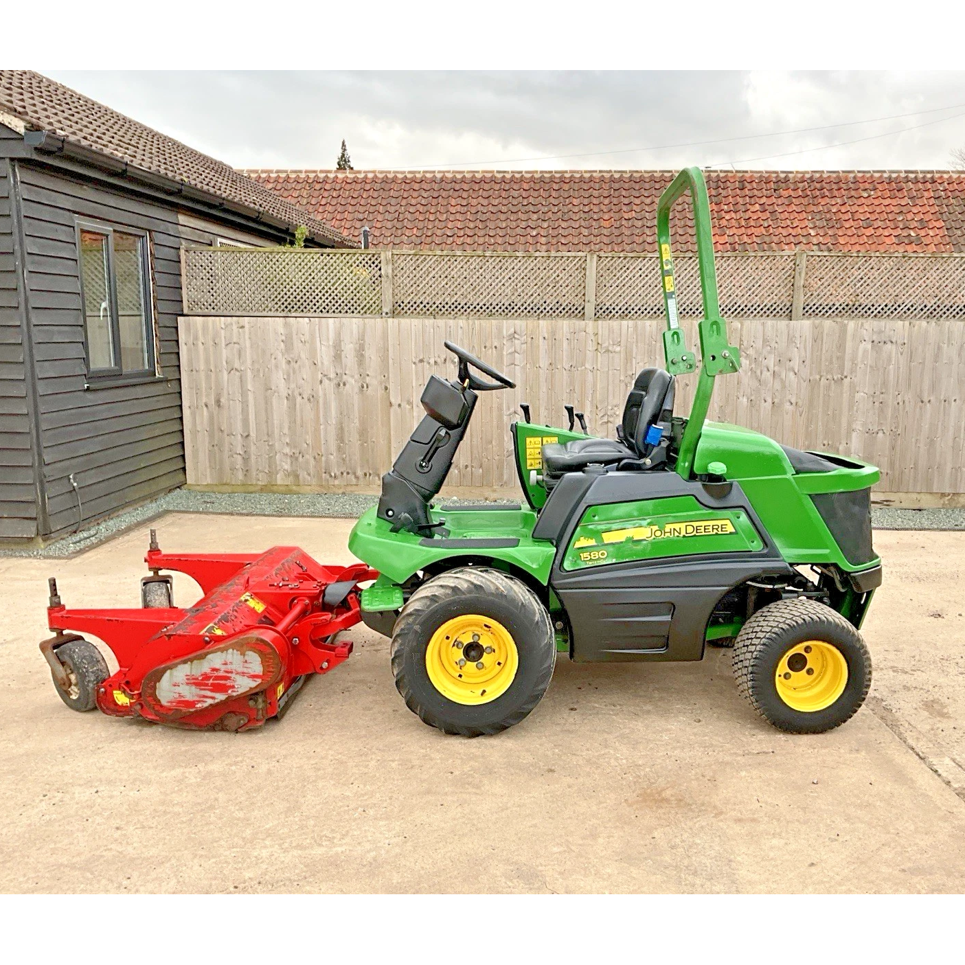 2017 JOHN DEERE 1580 OUTFRONT WITH TRIMAX FLAIL 