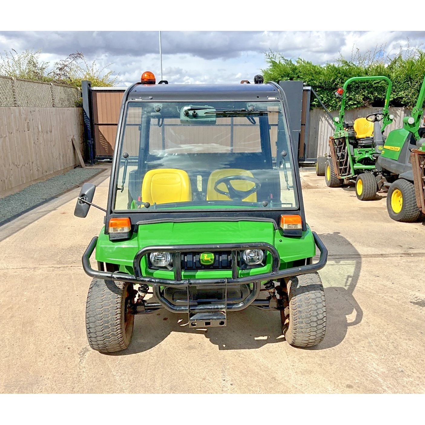 2018 JOHN DEERE 4X2 E GATOR