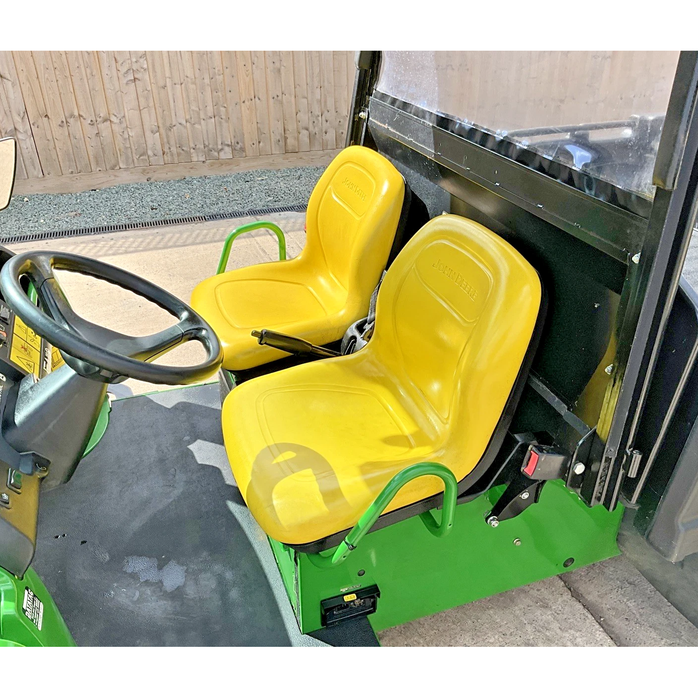 2018 JOHN DEERE 4X2 E GATOR