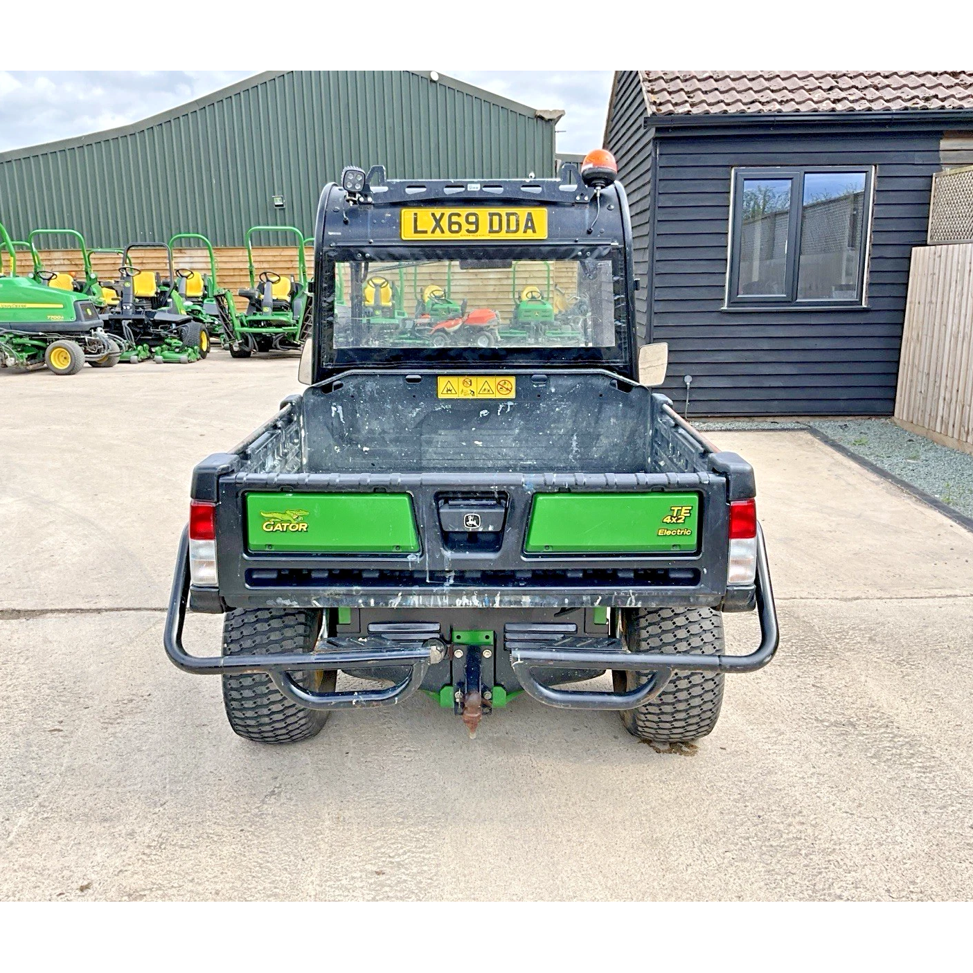 2019 JOHN DEERE 4X2 E GATOR