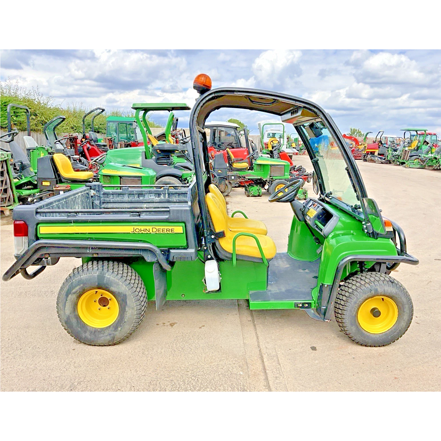 2019 JOHN DEERE 4X2 E GATOR