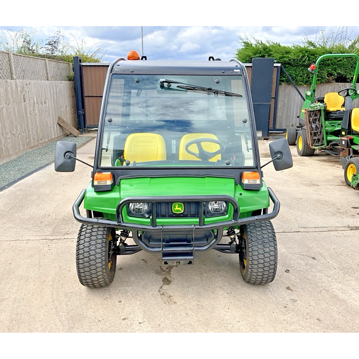2019 JOHN DEERE 4X2 E GATOR