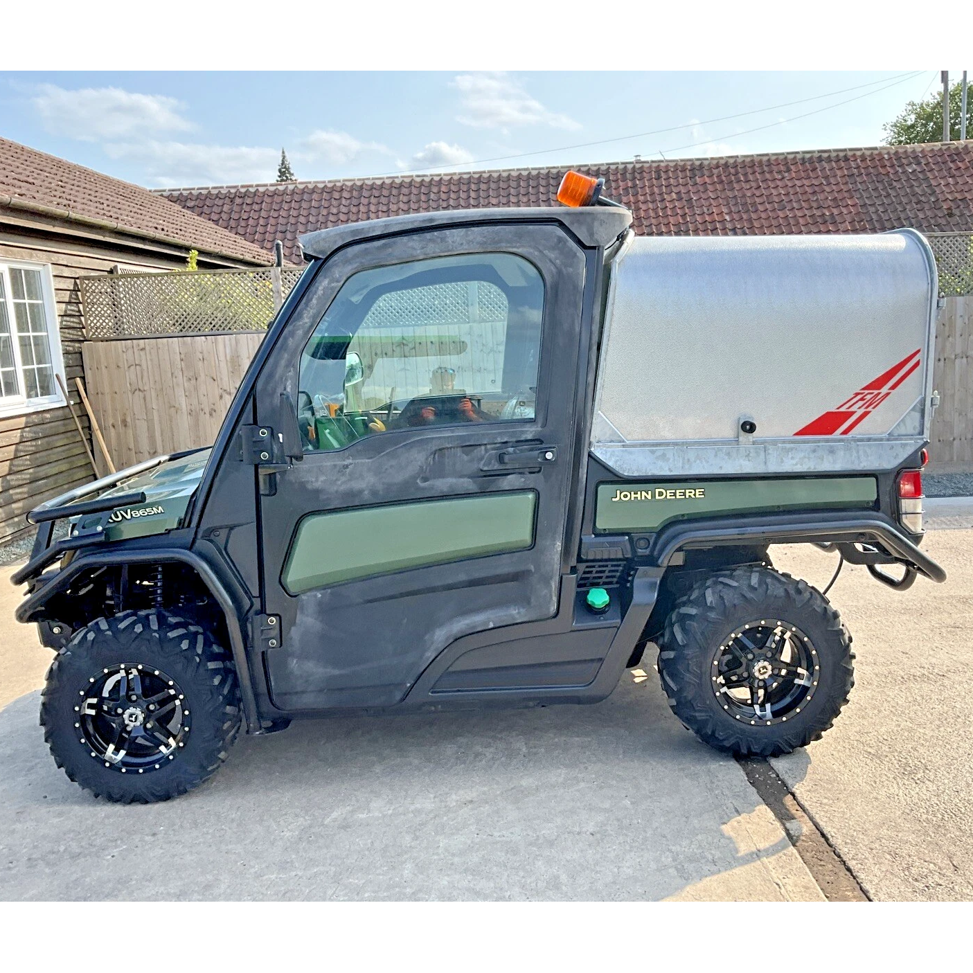 2019 ROAD LEGAL JOHN DEERE 865M GATOR 695